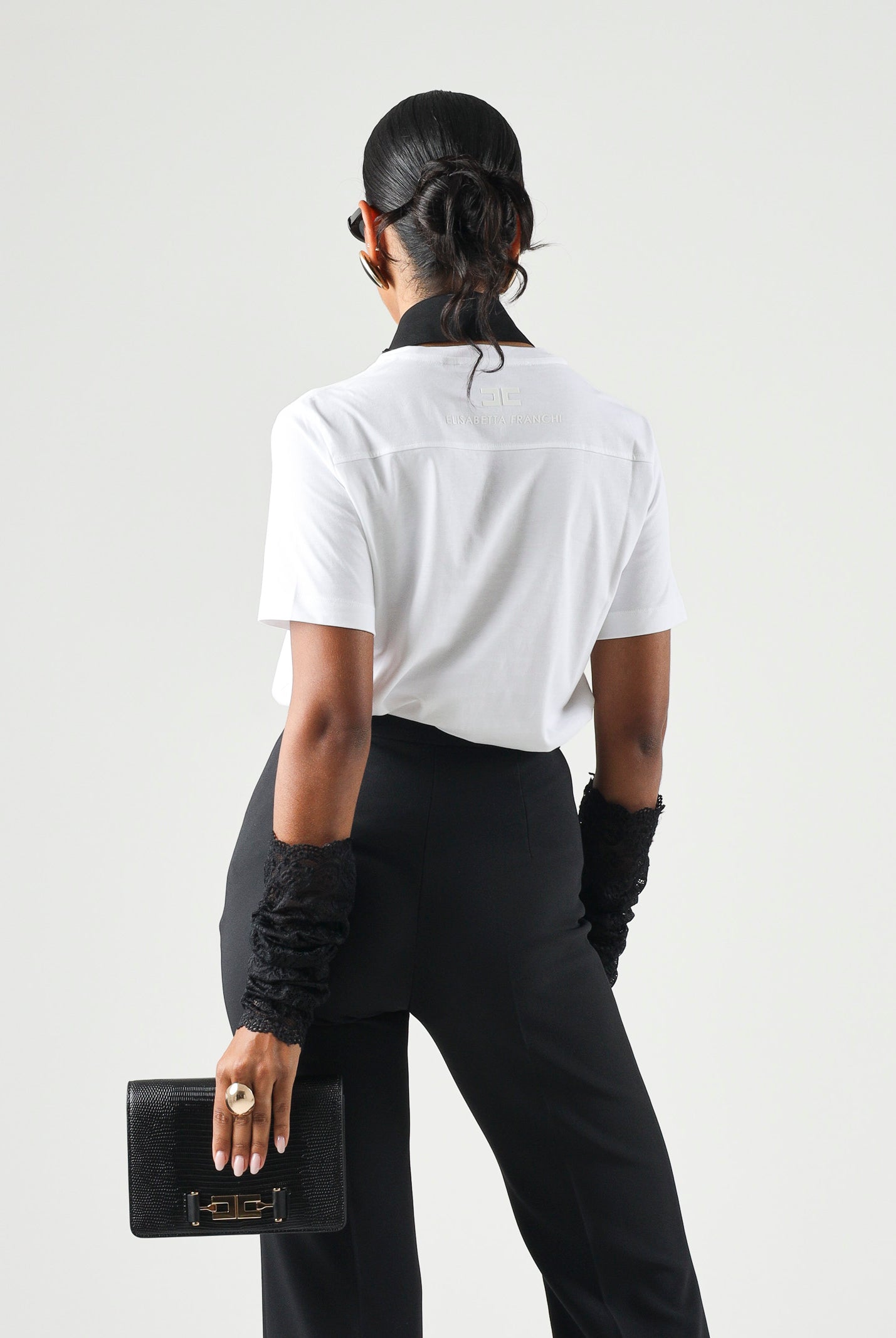 ELISABETTA FRANCHI T-shirt in cotone gesso-bianco, da donna con ricamo catena <BR/> MA66A66E2 270 ELISABETTA FRANCHI