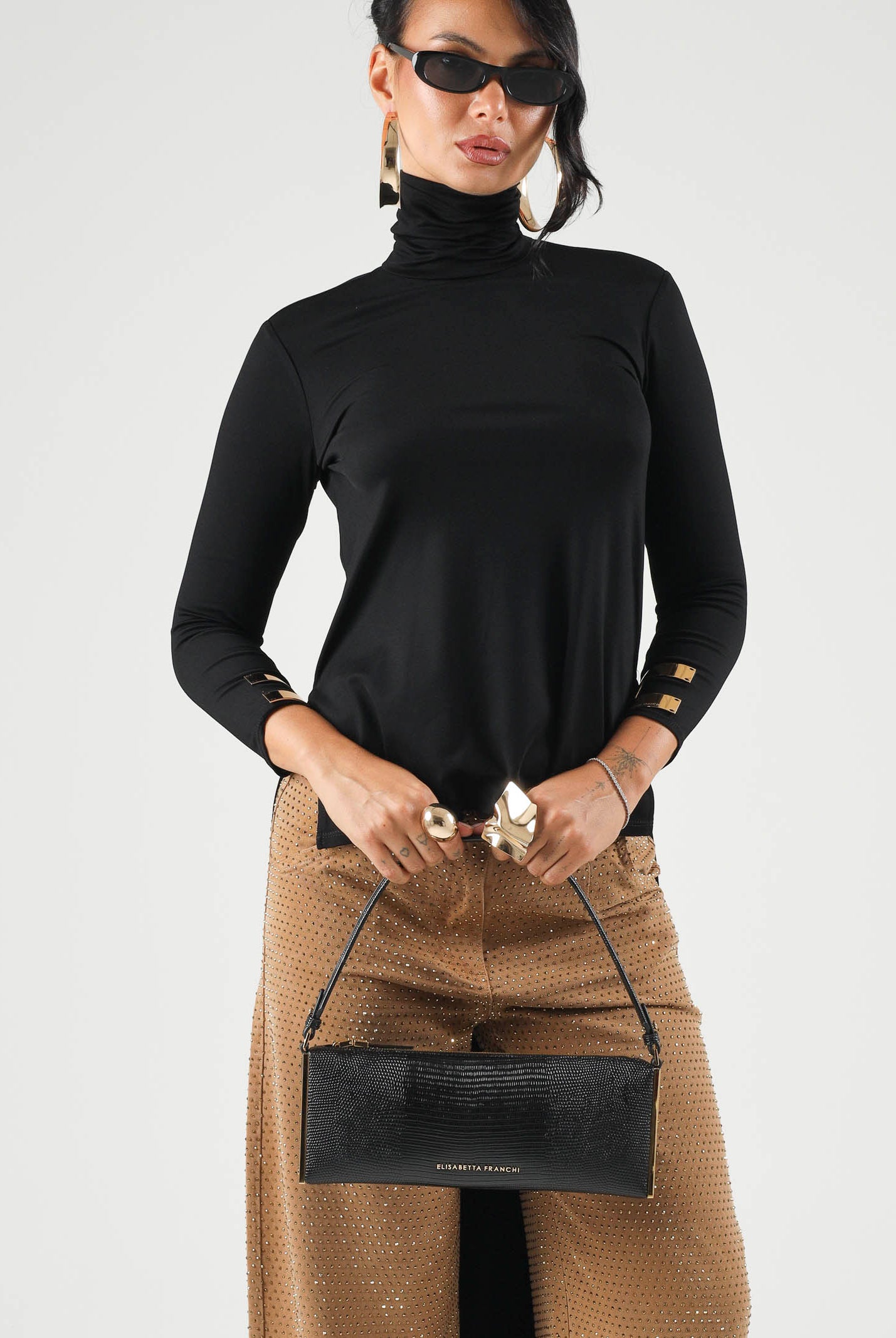 ELISABETTA FRANCHI Maglia IN JERSEY LUCIDO nera da donna con placche logo ai polsi MD00467E2 110 ELISABETTA FRANCHI