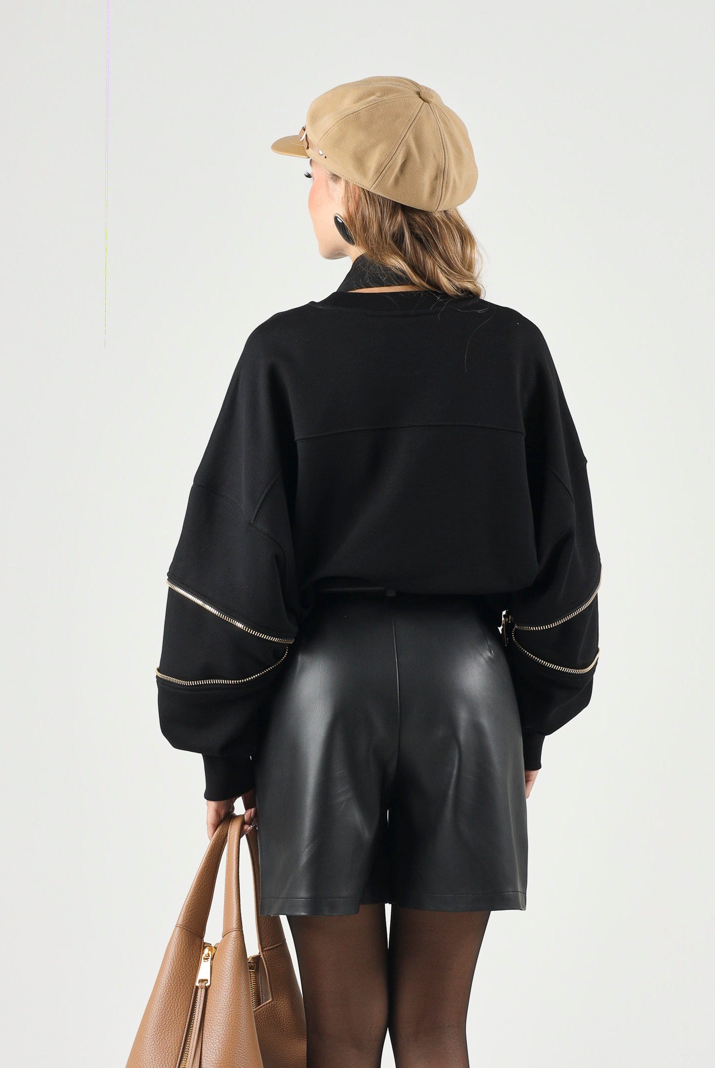 ELISABETTA FRANCHI Felpa girocollo nero da donna con monogramma frontale<BR/> MD05P66E2 110 ELISABETTA FRANCHI