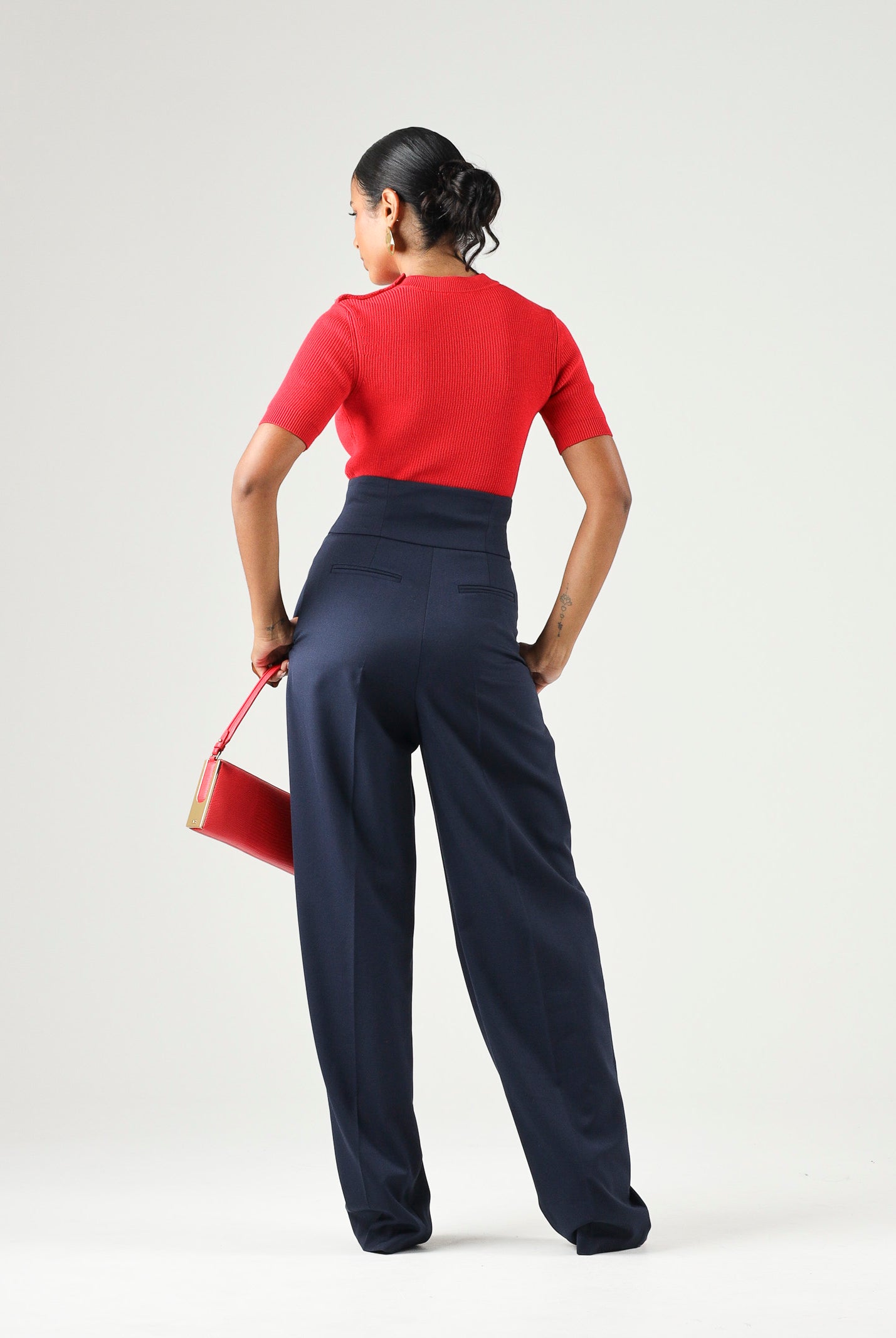 ELISABETTA FRANCHI Top in maglia red passion rosso da donna con applicazioni gioiello sulla spalla. MK02S66E2 CG5 ELISABETTA FRANCHI
