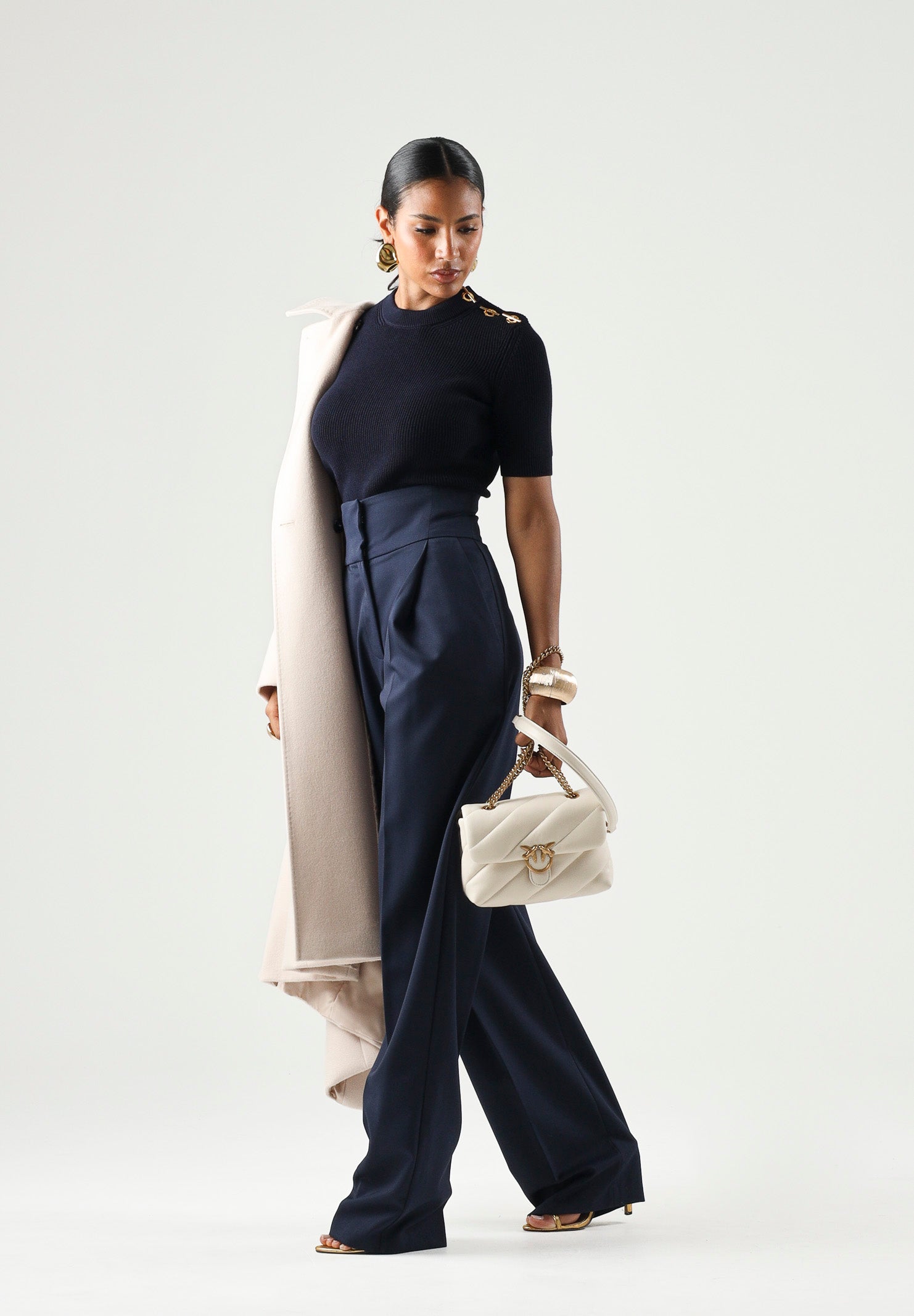 ELISABETTA FRANCHI Top in maglia blu notte da donna con applicazioni gioiello sulla spalla. MK02S66E2 H88 ELISABETTA FRANCHI