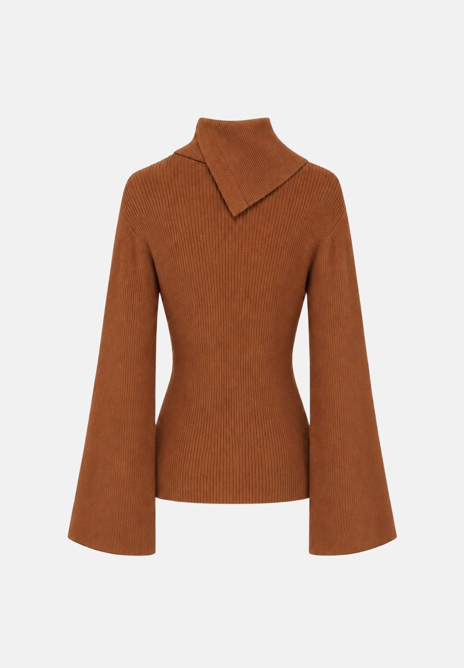 ELISABETTA FRANCHI Maglia con collo asimmetrico sigaro-marrone da donna con bottoni gioiello dorati<BR/> MK03S66E2 FK3 ELISABETTA FRANCHI