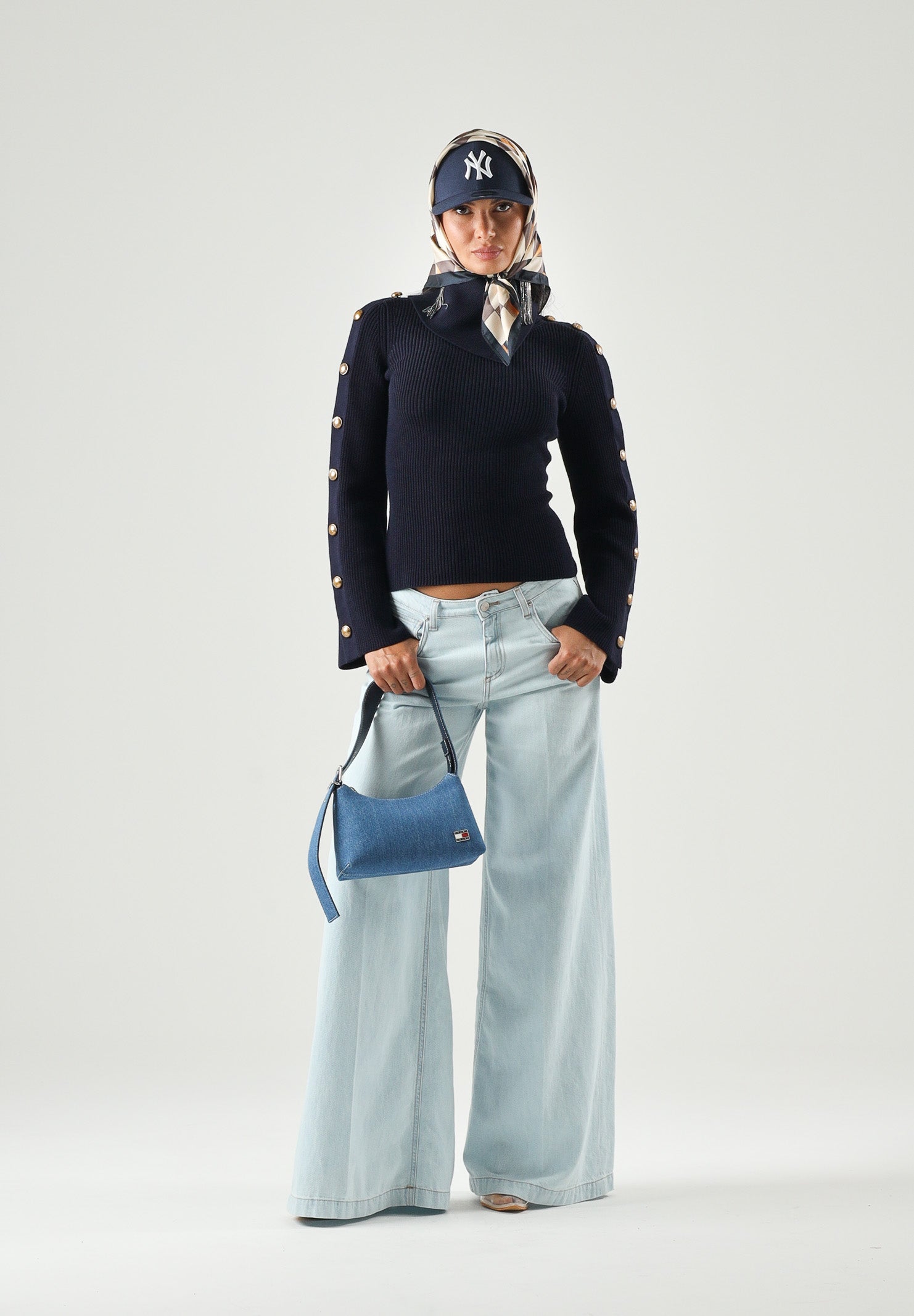 ELISABETTA FRANCHI Maglia con collo asimmetrico blu notte da donna con bottoni gioiello dorati<BR/> MK03S66E2 H88 ELISABETTA FRANCHI