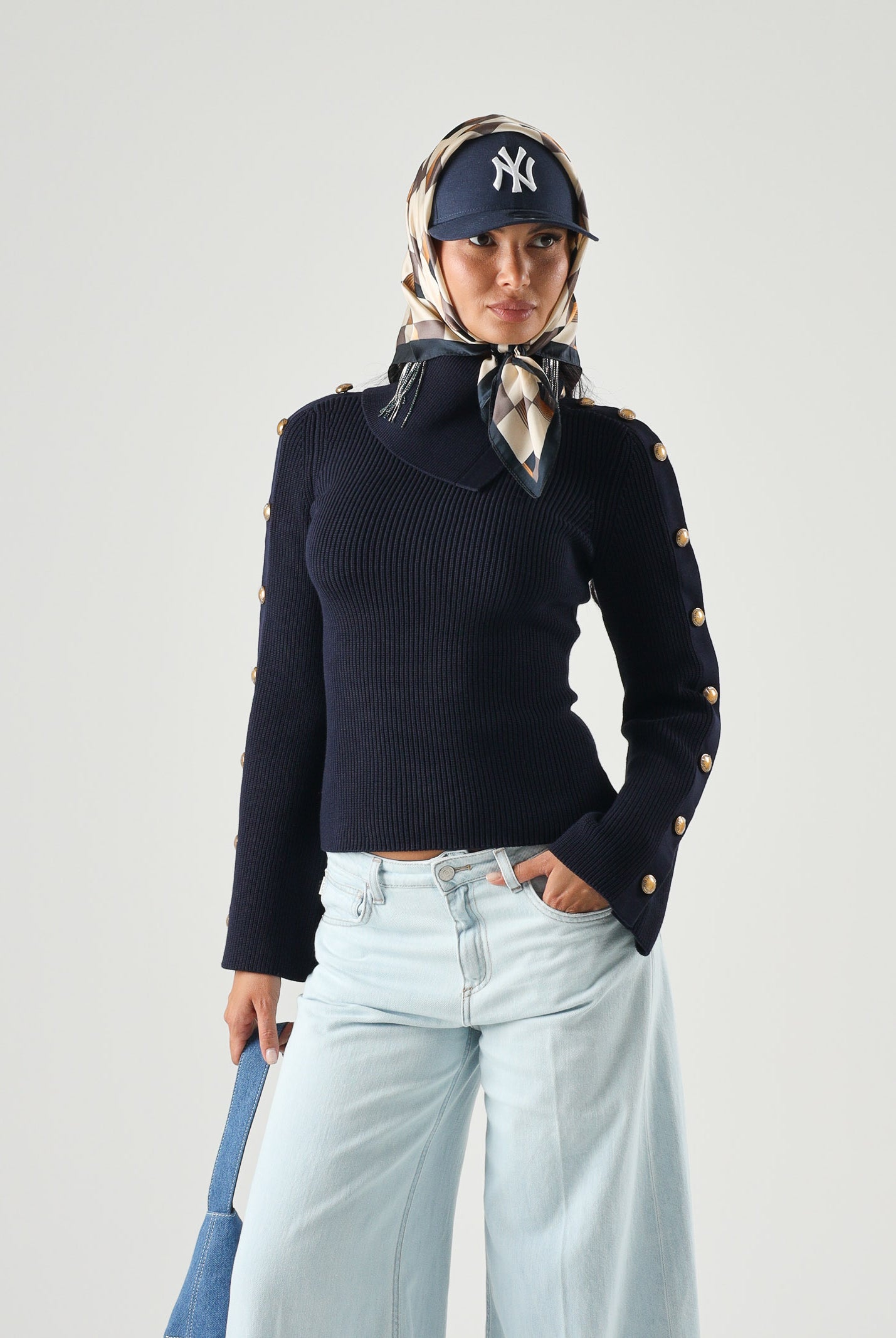 ELISABETTA FRANCHI Maglia con collo asimmetrico blu notte da donna con bottoni gioiello dorati<BR/> MK03S66E2 H88 ELISABETTA FRANCHI
