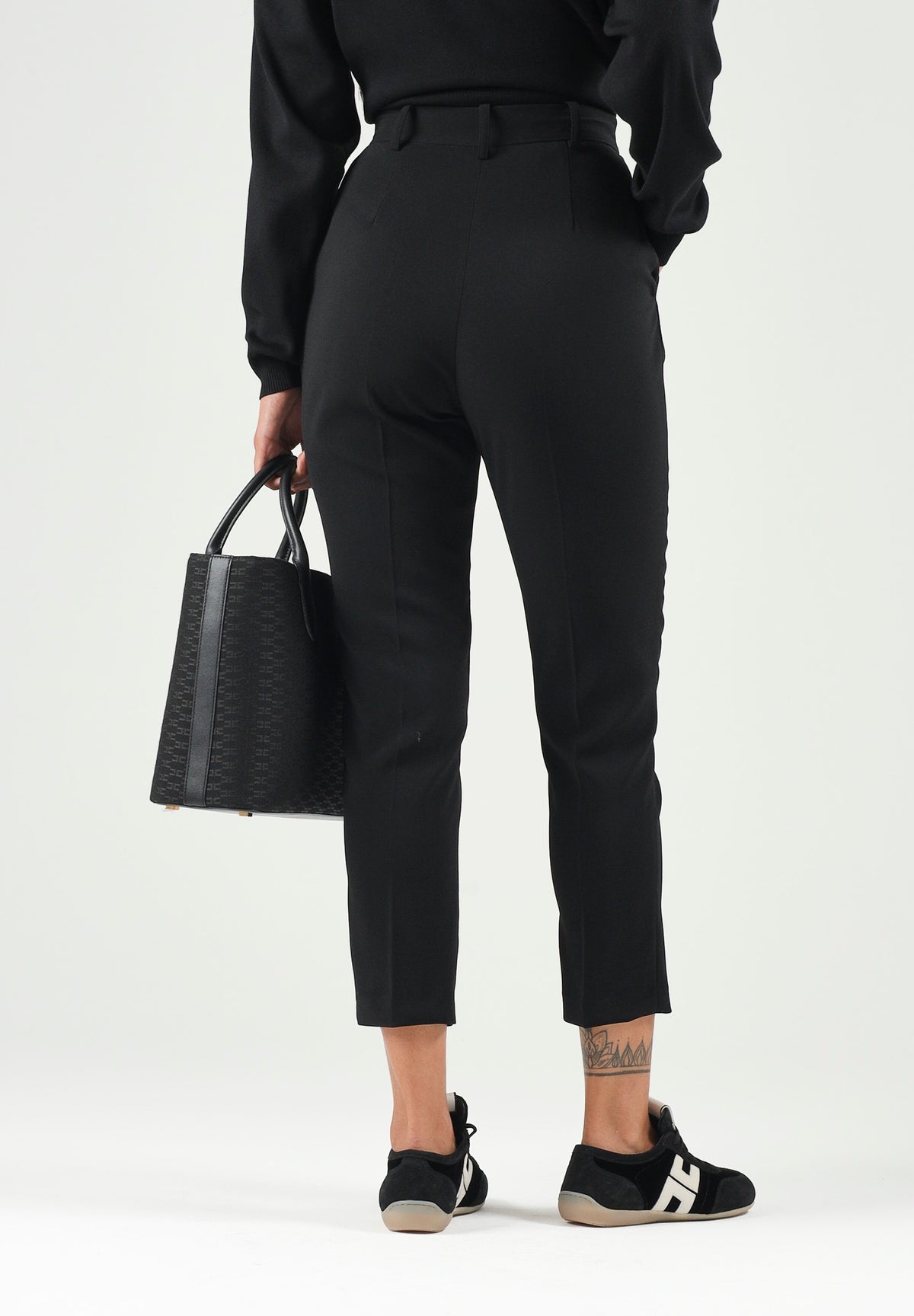 ELISABETTA FRANCHI Pantaloni in crêpe leggero nero da donna. PA20966E2 110 ELISABETTA FRANCHI
