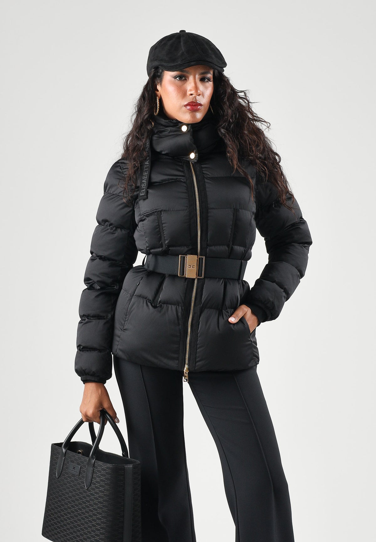 ELISABETTA FRANCHI Piumino nero da donna con cappuccio e cintura in vita. PI92D66E2 110 ELISABETTA FRANCHI