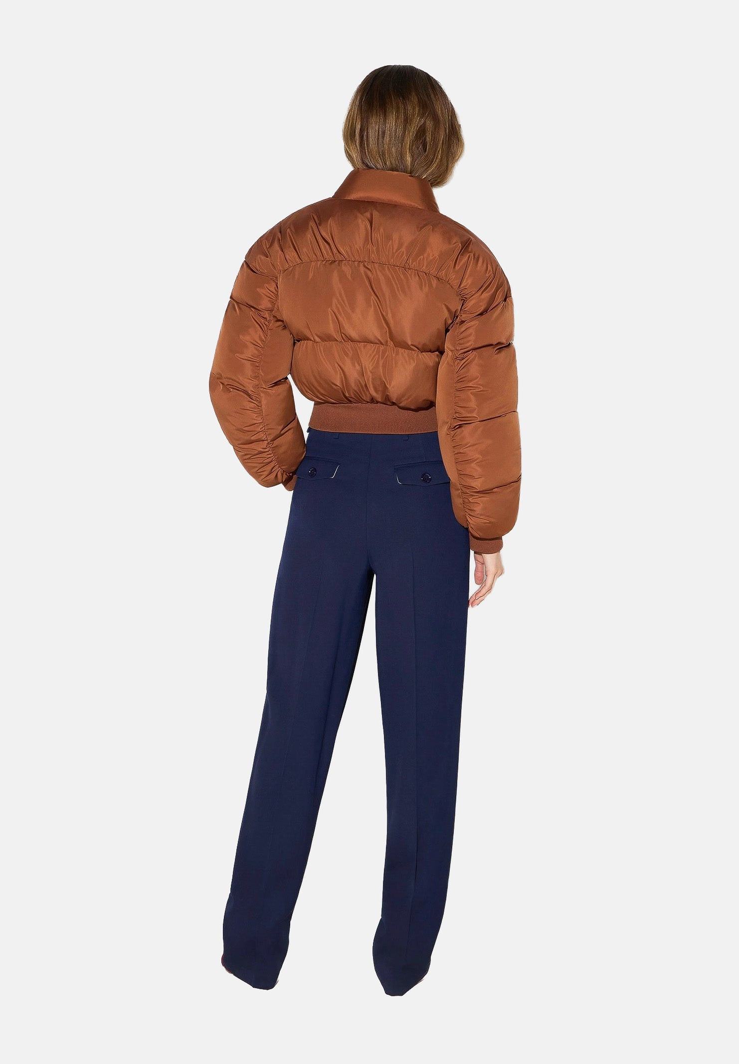 ELISABETTA FRANCHI Piumino corto sigaro-marrone da donna con chiusura full zip dorata. PI96D66E2 FK3 ELISABETTA FRANCHI