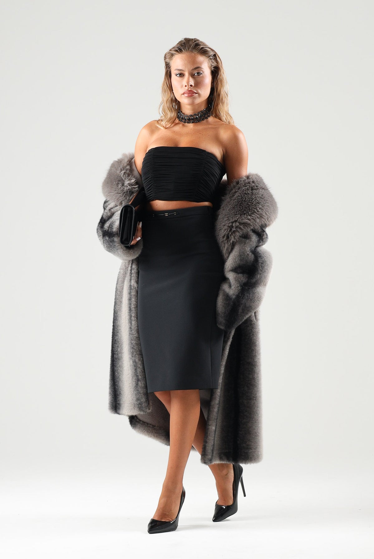 ELISABETTA FRANCHI Corpetto drappeggiato nero per donna con arricciature frontali e laccio al collo. TO09667E2 110 ELISABETTA FRANCHI