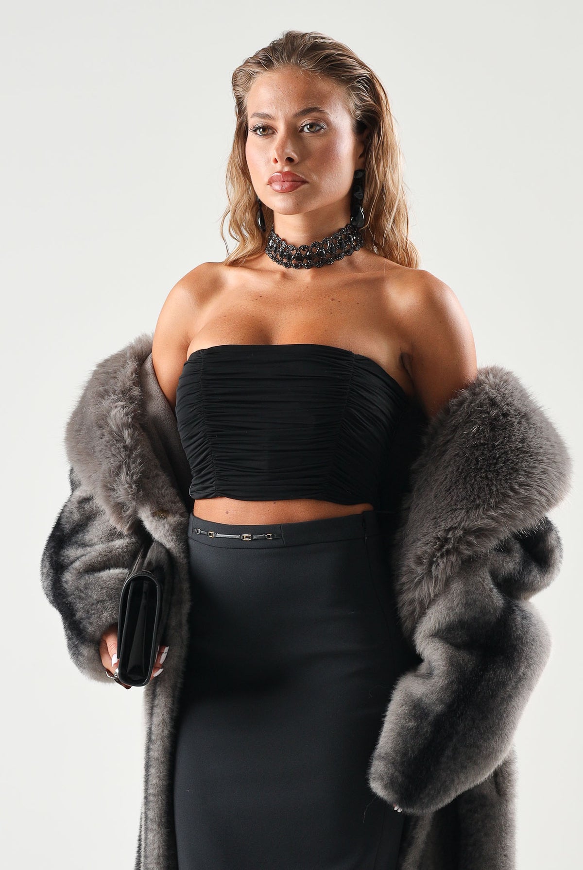 ELISABETTA FRANCHI Corpetto drappeggiato nero per donna con arricciature frontali e laccio al collo. TO09667E2 110 ELISABETTA FRANCHI