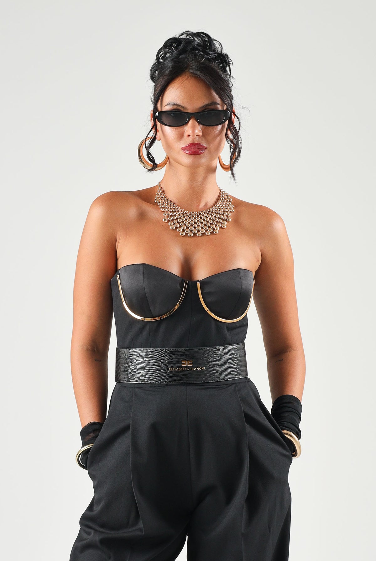 ELISABETTA FRANCHI Tuta in gabardina nera per donna con bustier a spalle scoperte e coppe gioiello TU07567E2 110 ELISABETTA FRANCHI