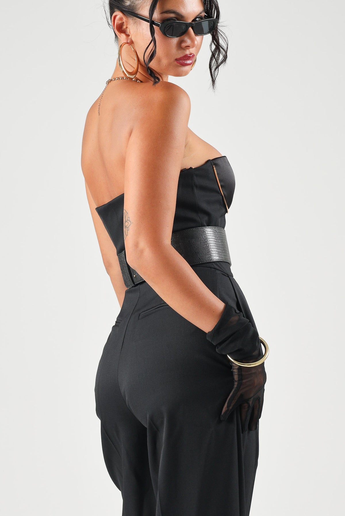 ELISABETTA FRANCHI Tuta in gabardina nera per donna con bustier a spalle scoperte e coppe gioiello TU07567E2 110 ELISABETTA FRANCHI