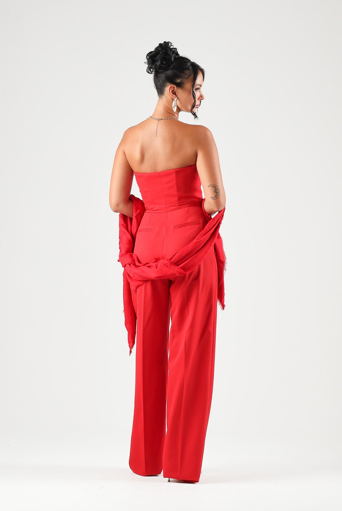 ELISABETTA FRANCHI Tuta in gabardina red passion rossa per donna con bustier a spalle scoperte e coppe gioiello TU07567E2 CG5 ELISABETTA FRANCHI