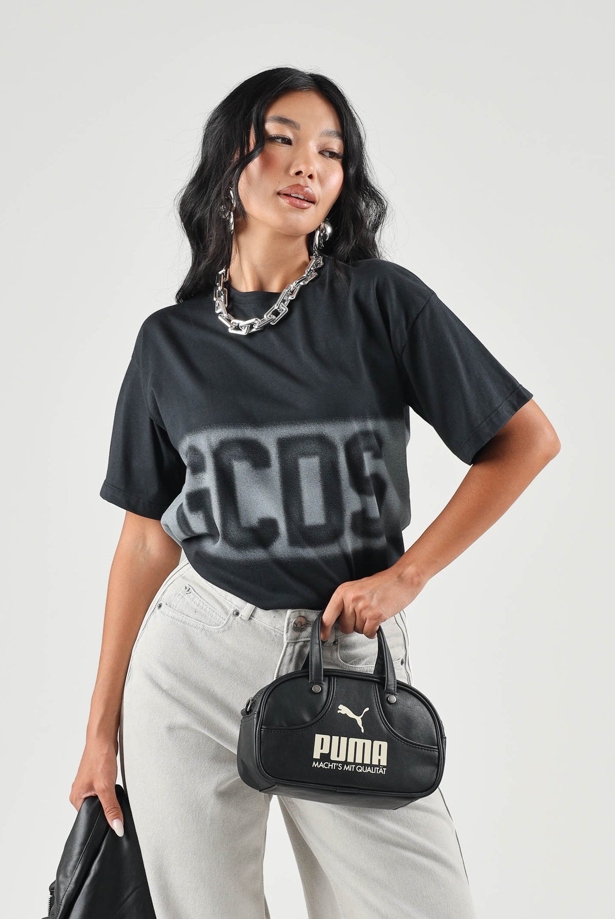 GCDS T-shirt manica corta nera per donna, ragazzi e bambini con logo frontale C2BJQC526J341 999A GCDS