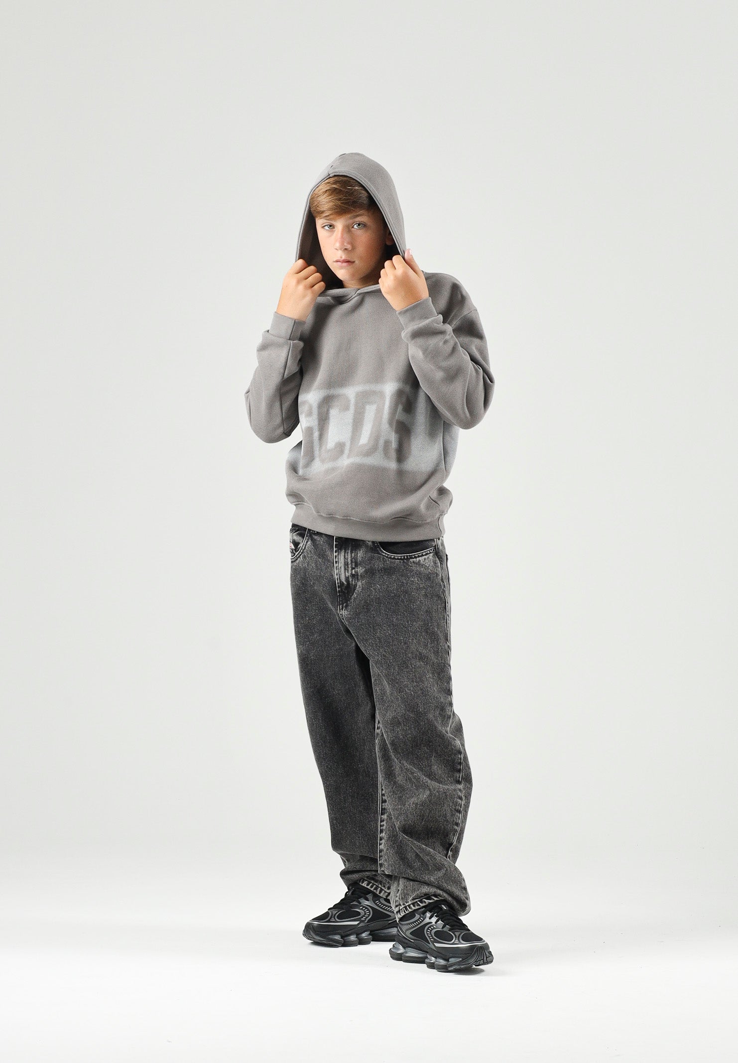 GCDS Felpa co cappuccio grigio neutro per donna, ragazzi e bambini con maxi logo GCDS a contrasto. C2BJQE528F342 953I GCDS