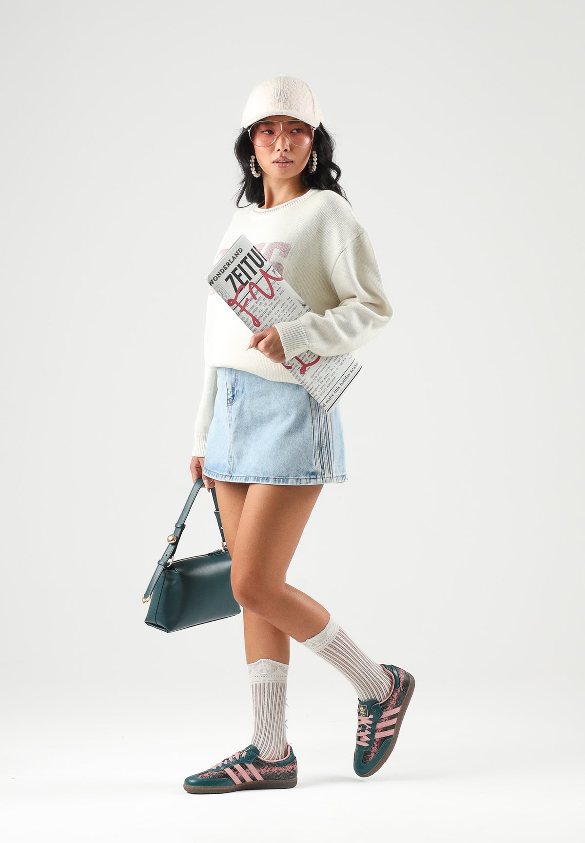 GCDS Maglione bianco e rosa per donna, ragazzi e bambini con girocollo, lavorazione a maglia morbida e logo frontale in evidenza. C2GJQF586K347 157P GCDS