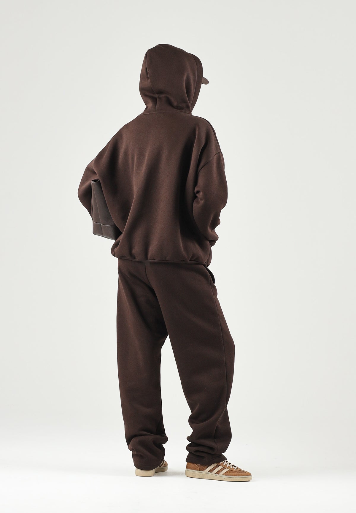 GCDS Pantaloni LOGO SWEATPANTS delicioso-brown per uomo con logo ricamato sul fianco e coulisse in vita C2MWQI029F244 393M GCDS
