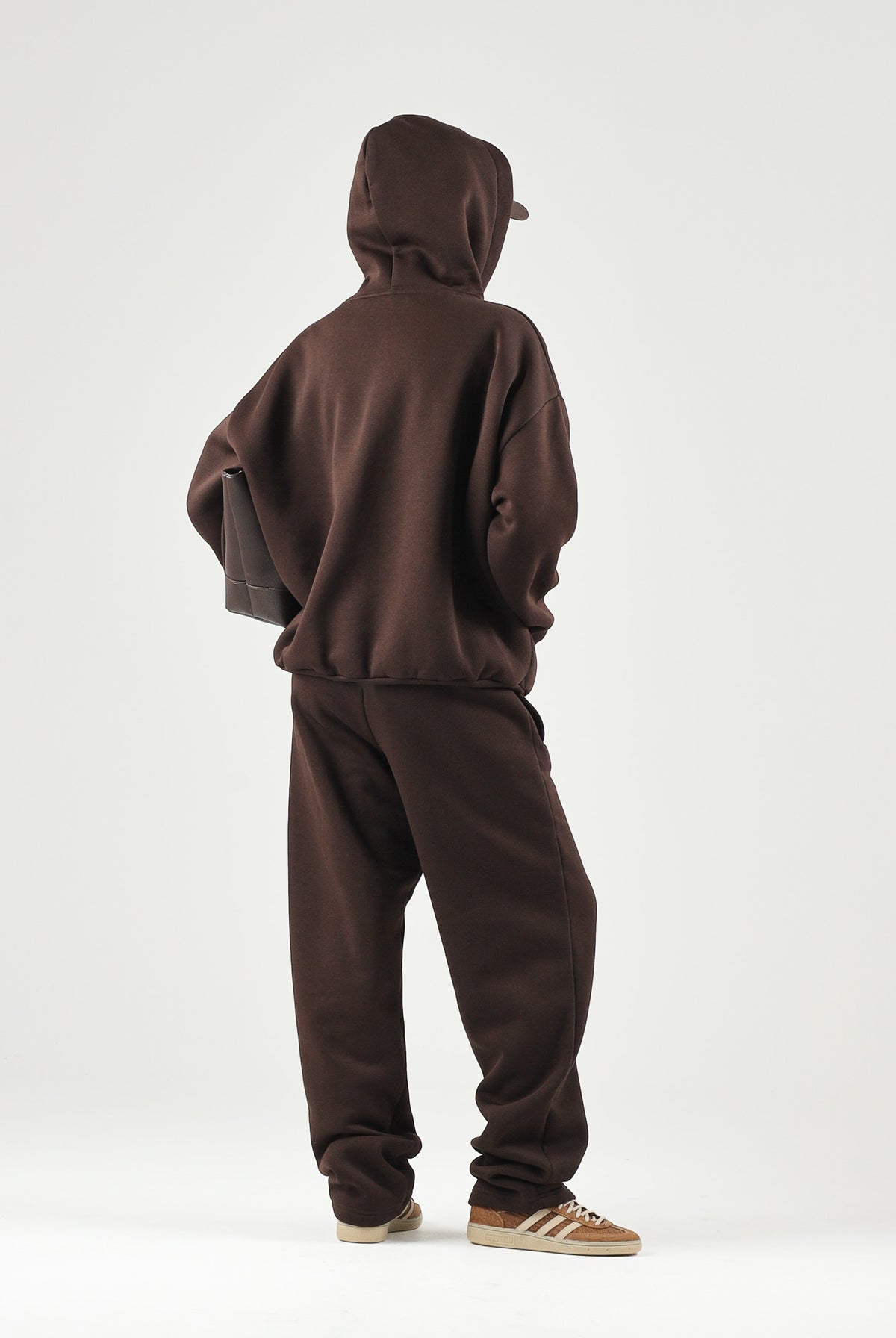 GCDS Pantaloni LOGO SWEATPANTS delicioso-brown per uomo con logo ricamato sul fianco e coulisse in vita C2MWQI029F244 393M GCDS