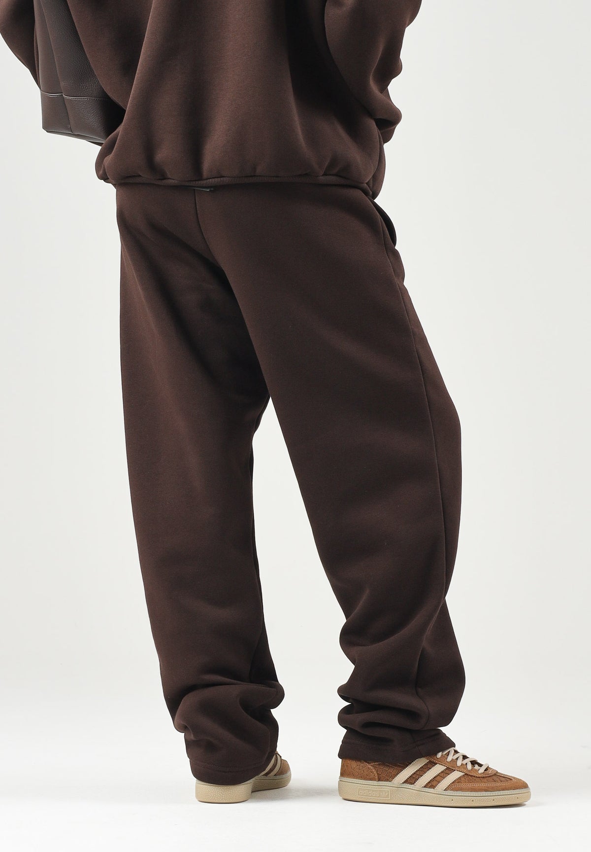 GCDS Pantaloni LOGO SWEATPANTS delicioso-brown per uomo con logo ricamato sul fianco e coulisse in vita C2MWQI029F244 393M GCDS