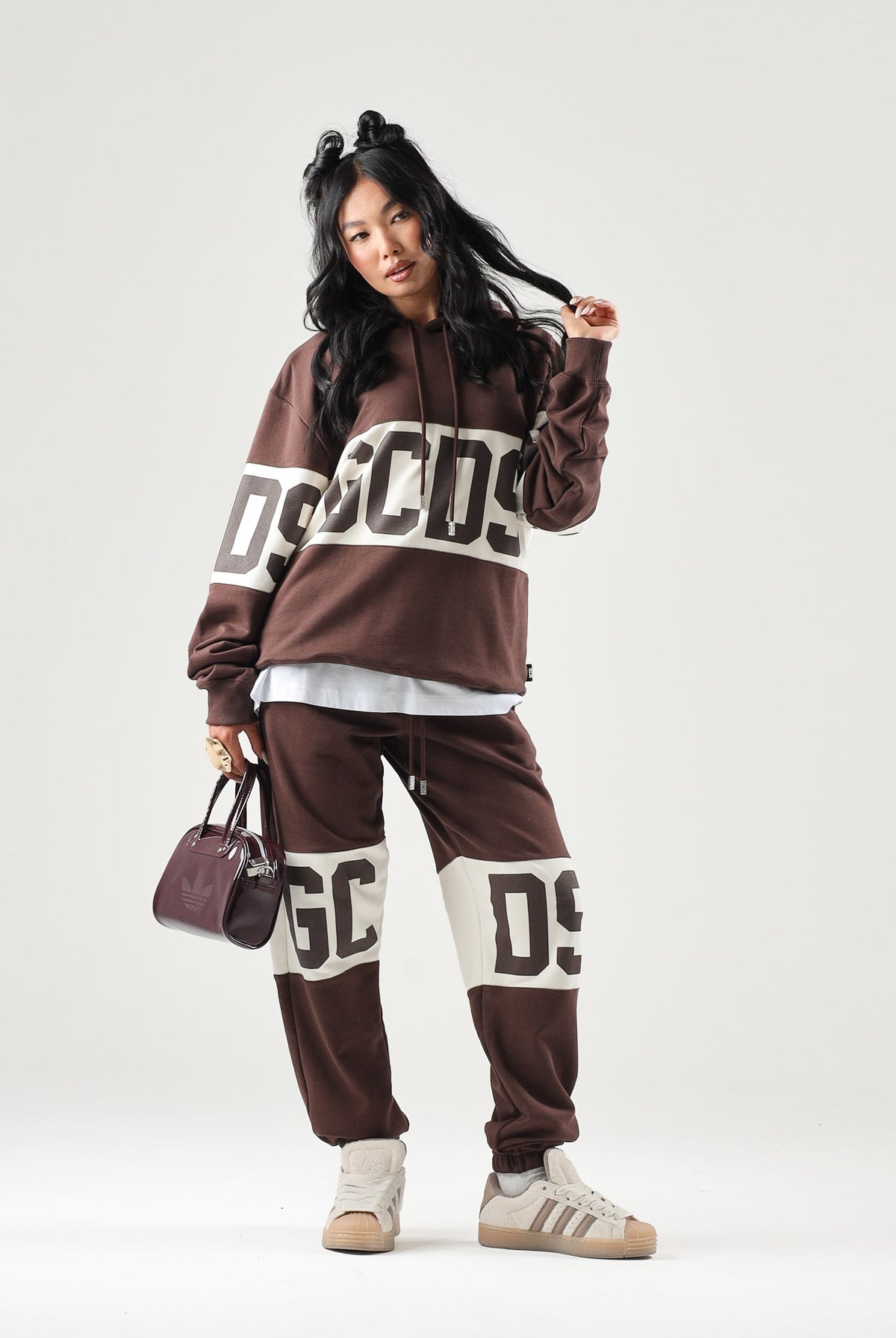 GCDS Felpa con cappuccio COLOUR-BLOCK french roast marrone per uomo e donna con maxi banda logata Z0MLQE138F004 387U GCDS