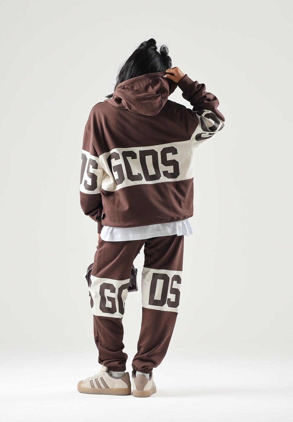 GCDS Felpa con cappuccio COLOUR-BLOCK french roast marrone per uomo e donna con maxi banda logata Z0MLQE138F004 387U GCDS
