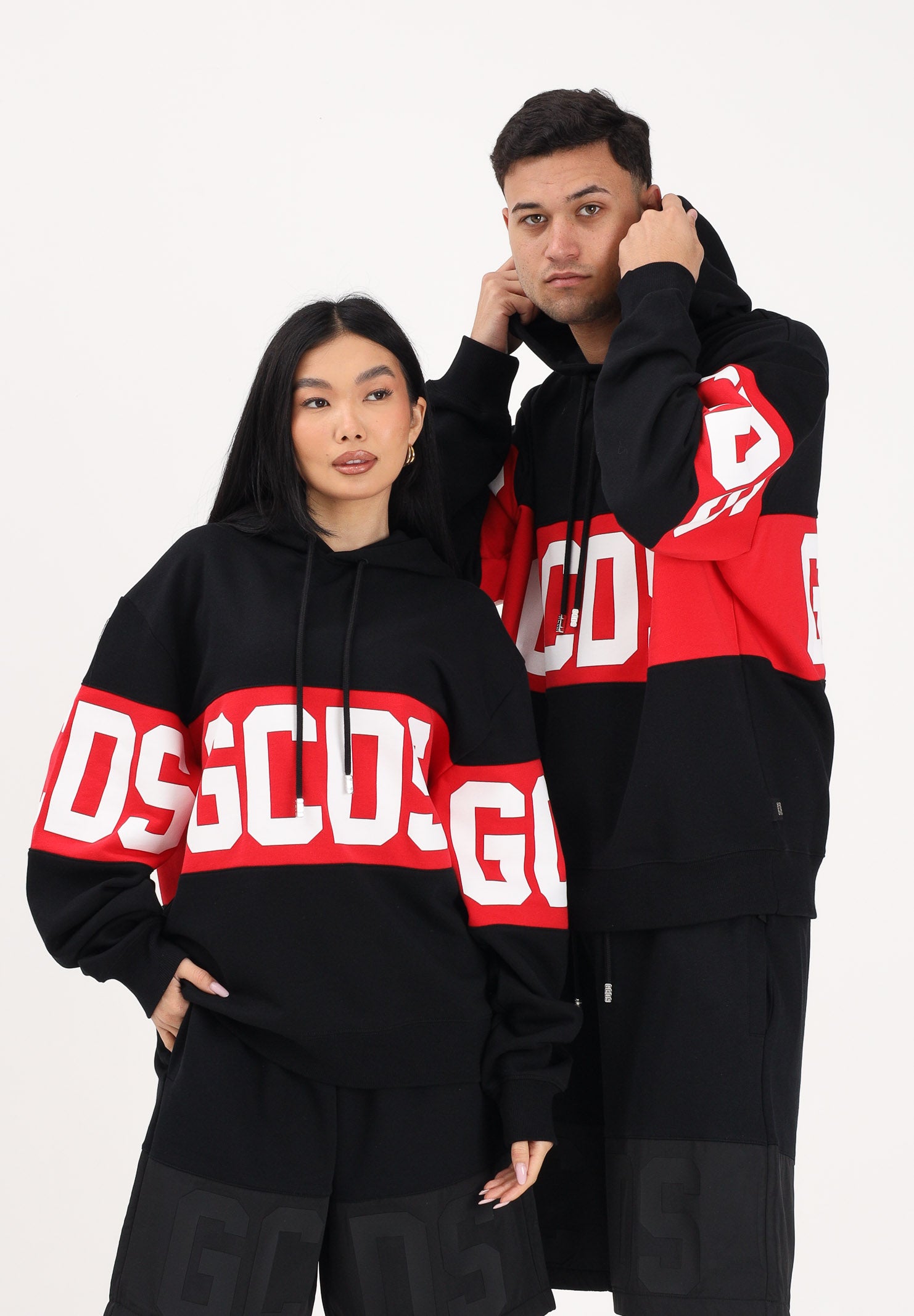 GCDS Felpa con cappuccio nera per uomo e donna caratterizzata da banda a contrasto e logo Z0MLQE138F004 999R GCDS