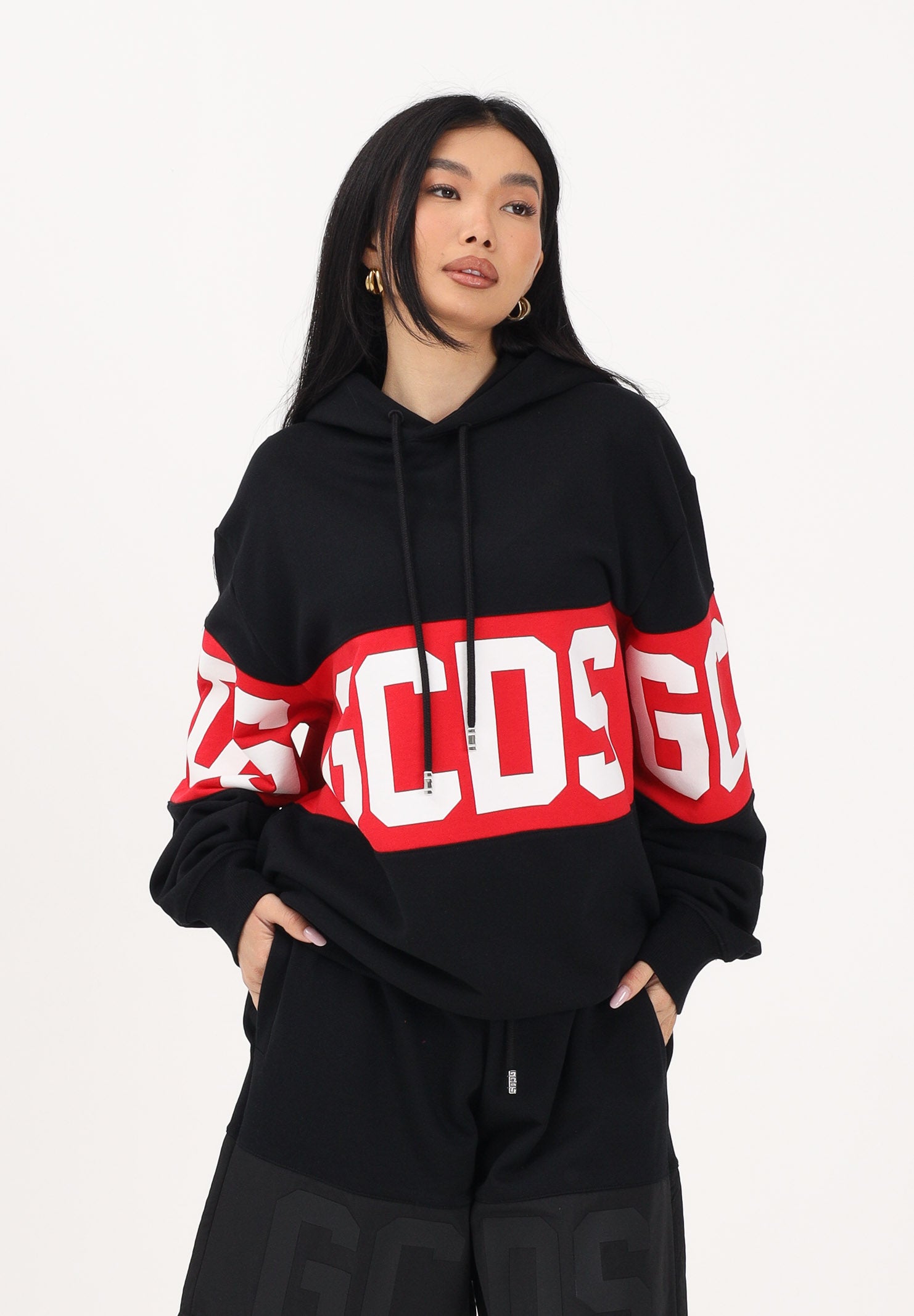 GCDS Felpa con cappuccio nera per uomo e donna caratterizzata da banda a contrasto e logo Z0MLQE138F004 999R GCDS