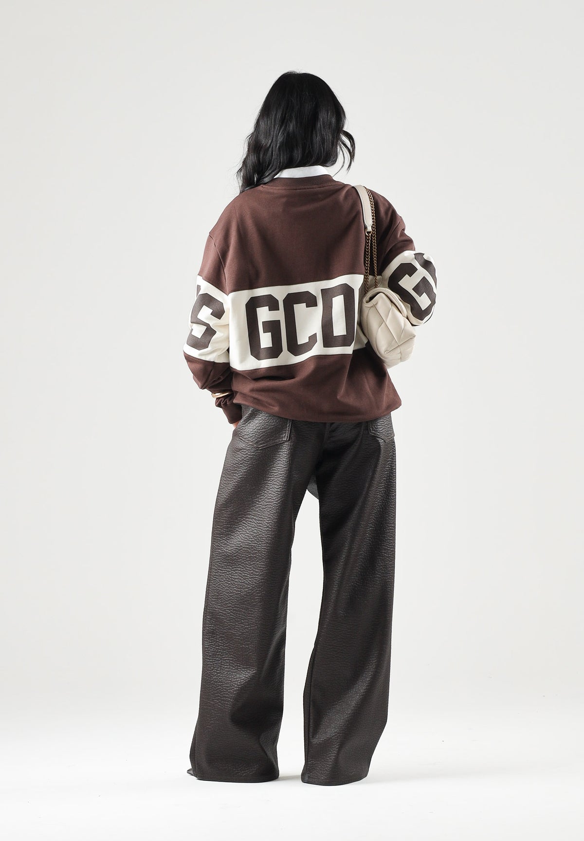 GCDS Felpa girocollo roast-french marrone per uomo e donna con fascia logata a contrasto. Z0MLQE139F004 387U GCDS