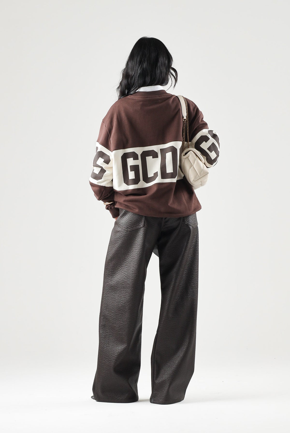 GCDS Felpa girocollo roast-frecnh marrone per uomo e donna con fascia logata a contrasto. Z0MLQE139F004 387U GCDS