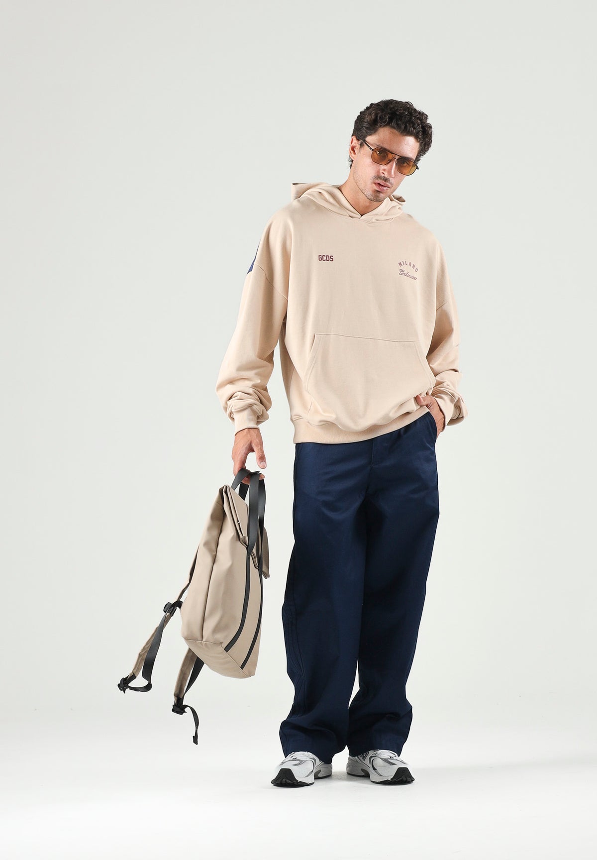 GCDS Felpa con cappuccio HOODIE WITH STRIPES beige per uomo e donna con bande blu sulle spalle. Z0MLQE213F245 379E GCDS