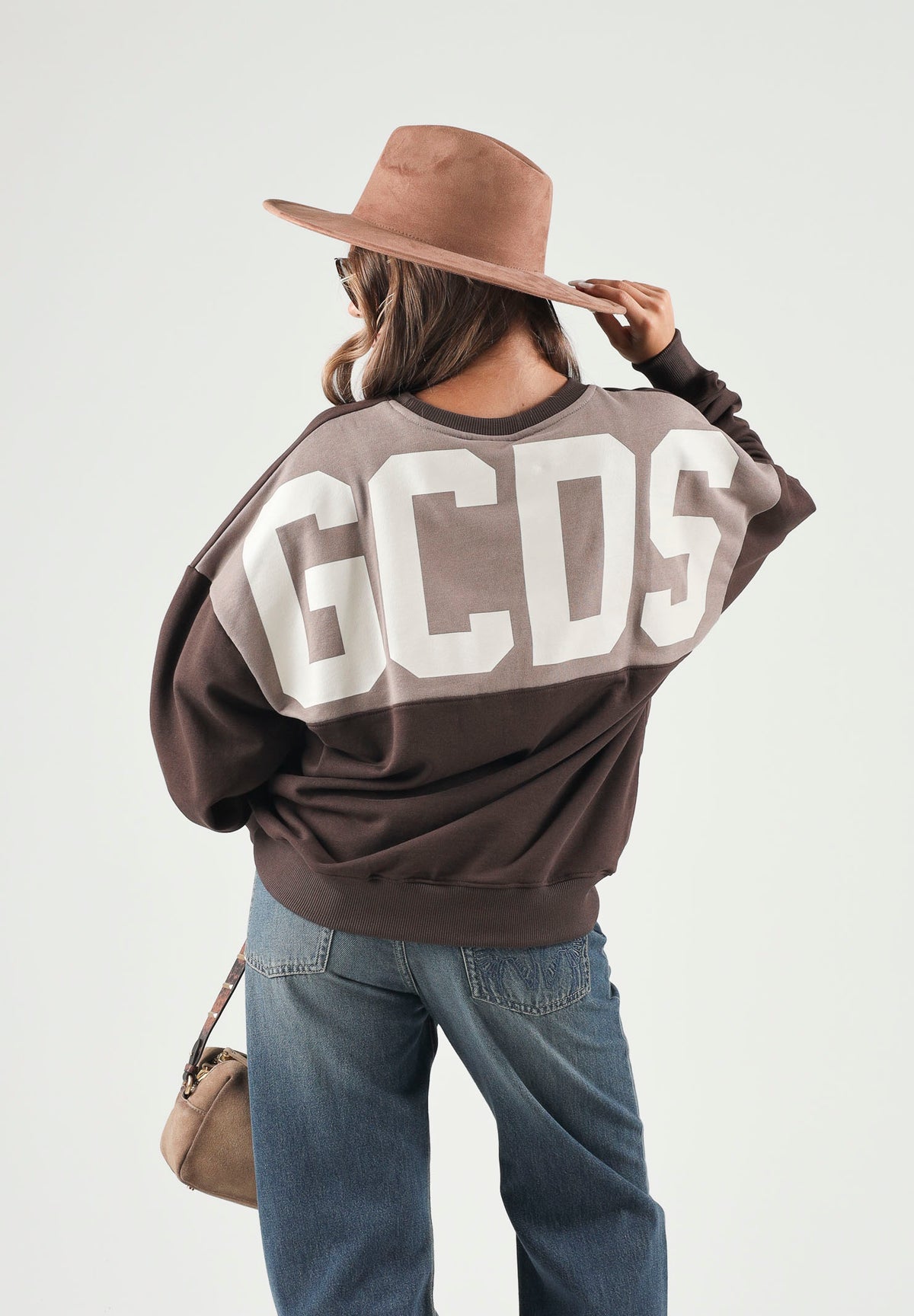 GCDS Felpa girocollo MINI LOGO SWEATSHIRT taupe-marrone per uomo e donna Z0MLQE215F245 393T GCDS