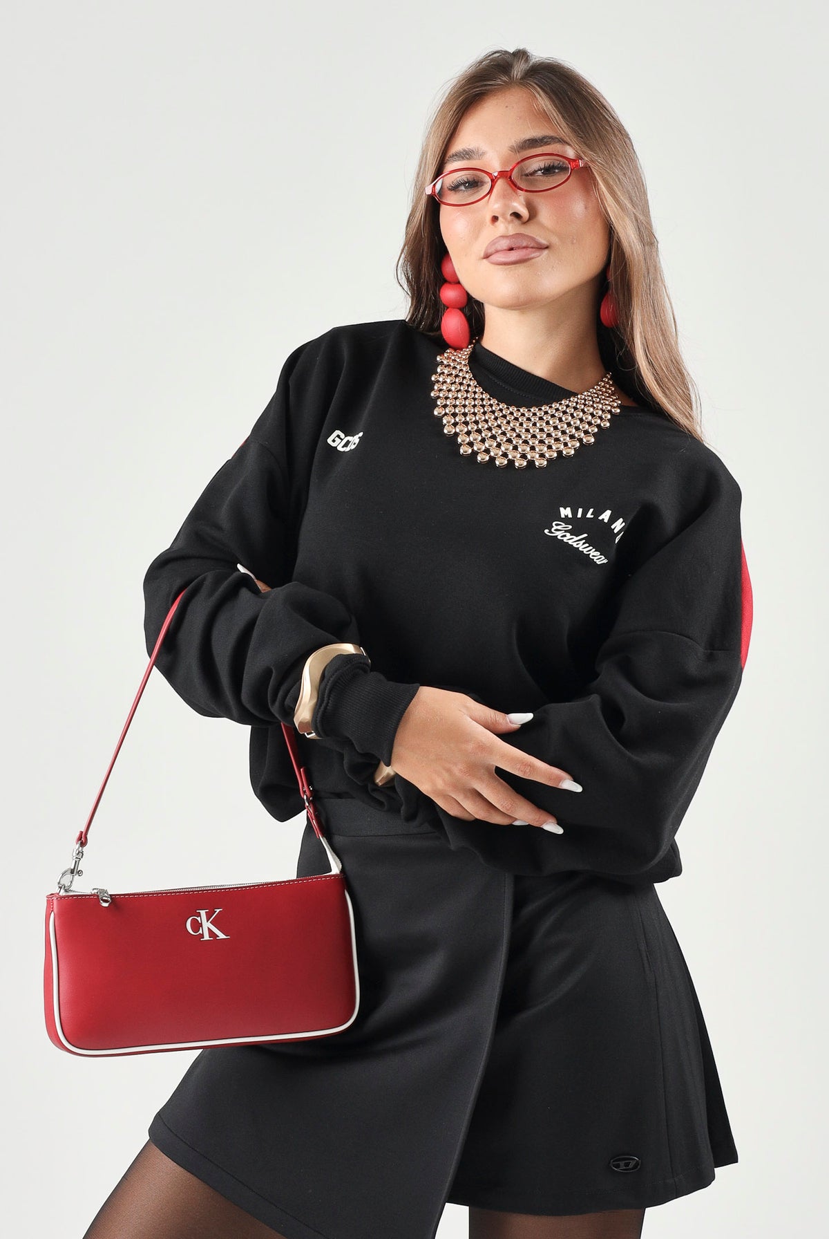 GCDS Felpa girocollo CREWNECK nera per uomo e donna con piccolo logo ricamato sul petto. Z0MLQE215F245 999R GCDS