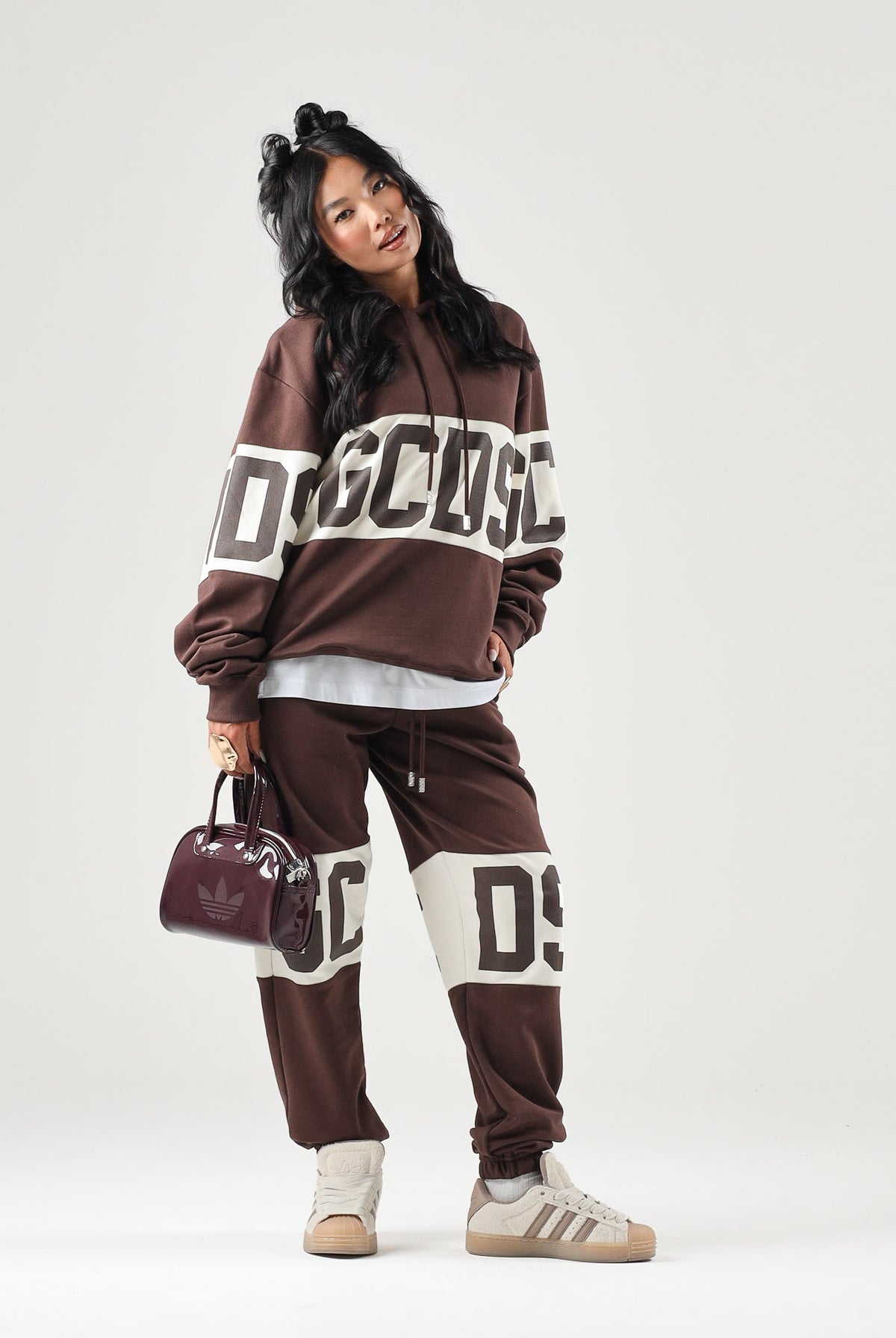 GCDS Pantaloni COLOUR-BLOCK LOGO french roast marrone per uomo e donna con banda bicolore sulle ginocchia Z0MLQI209F004 387U GCDS