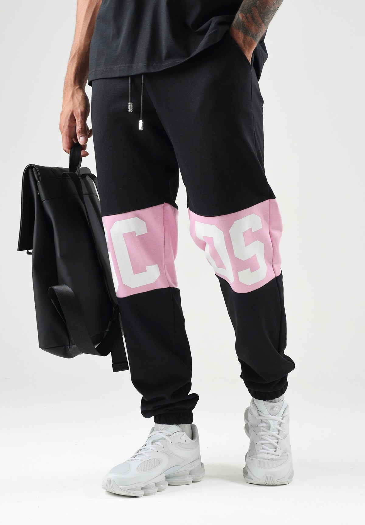 GCDS Pantaloni neri-rosa per uomo e donna con coulisse in vita e logo stampato. Z0MLQI209F004 999P GCDS