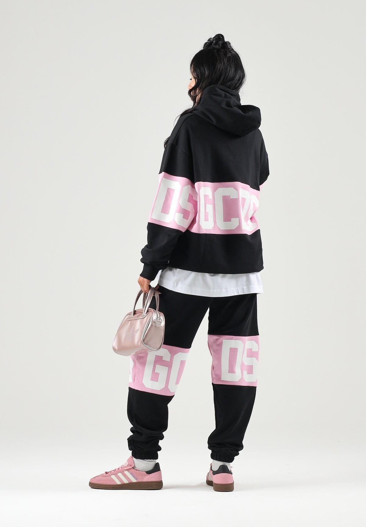 GCDS Pantaloni neri-rosa per uomo e donna con coulisse in vita e logo stampato. Z0MLQI209F004 999P GCDS