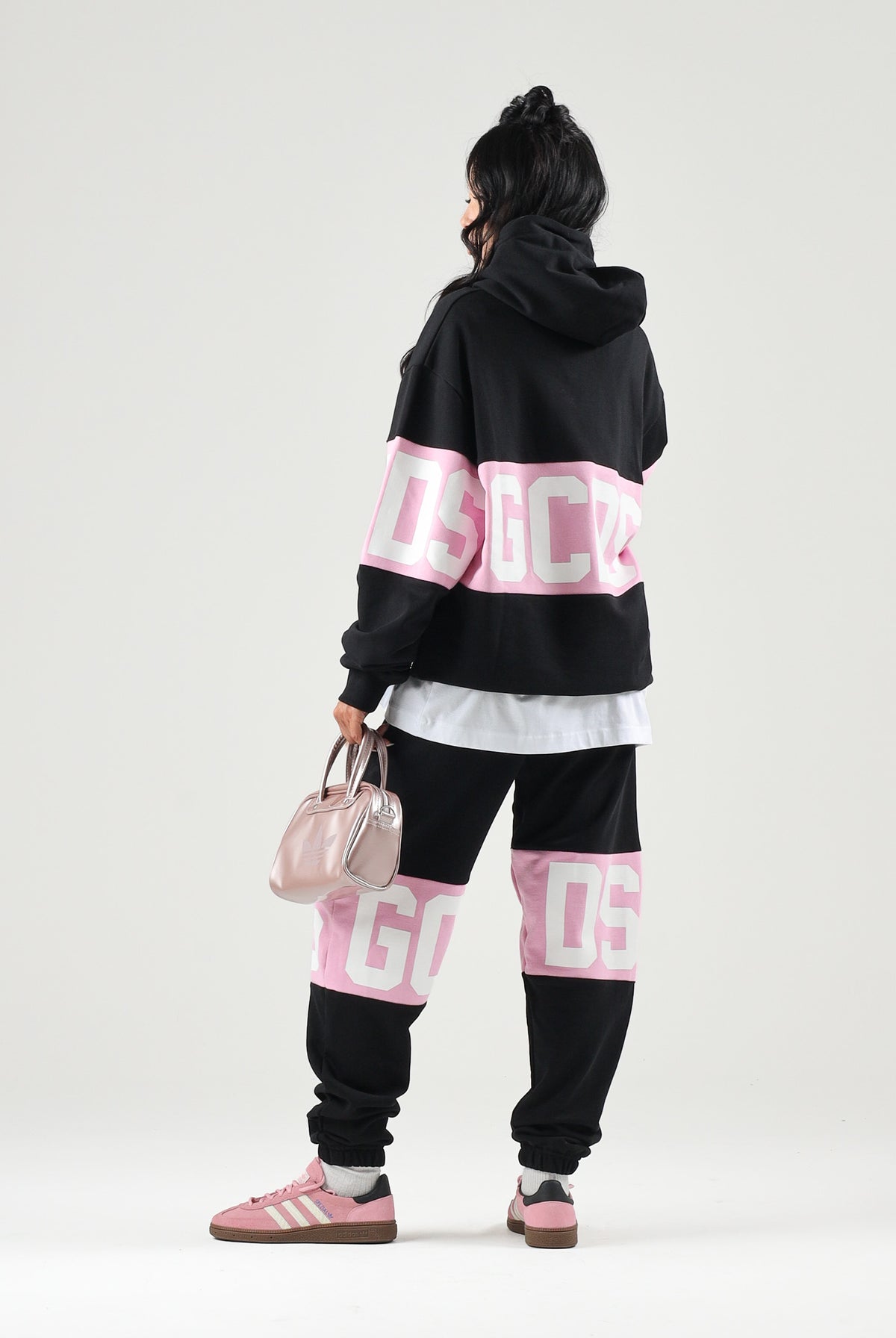 GCDS Pantaloni neri-rosa per uomo e donna con coulisse in vita e logo stampato. Z0MLQI209F004 999P GCDS
