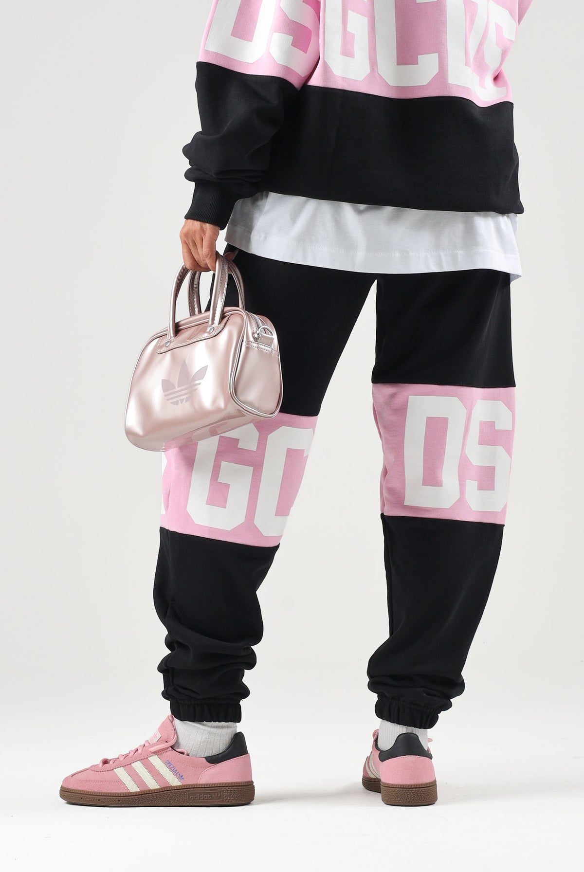 GCDS Pantaloni neri-rosa per uomo e donna con coulisse in vita e logo stampato. Z0MLQI209F004 999P GCDS