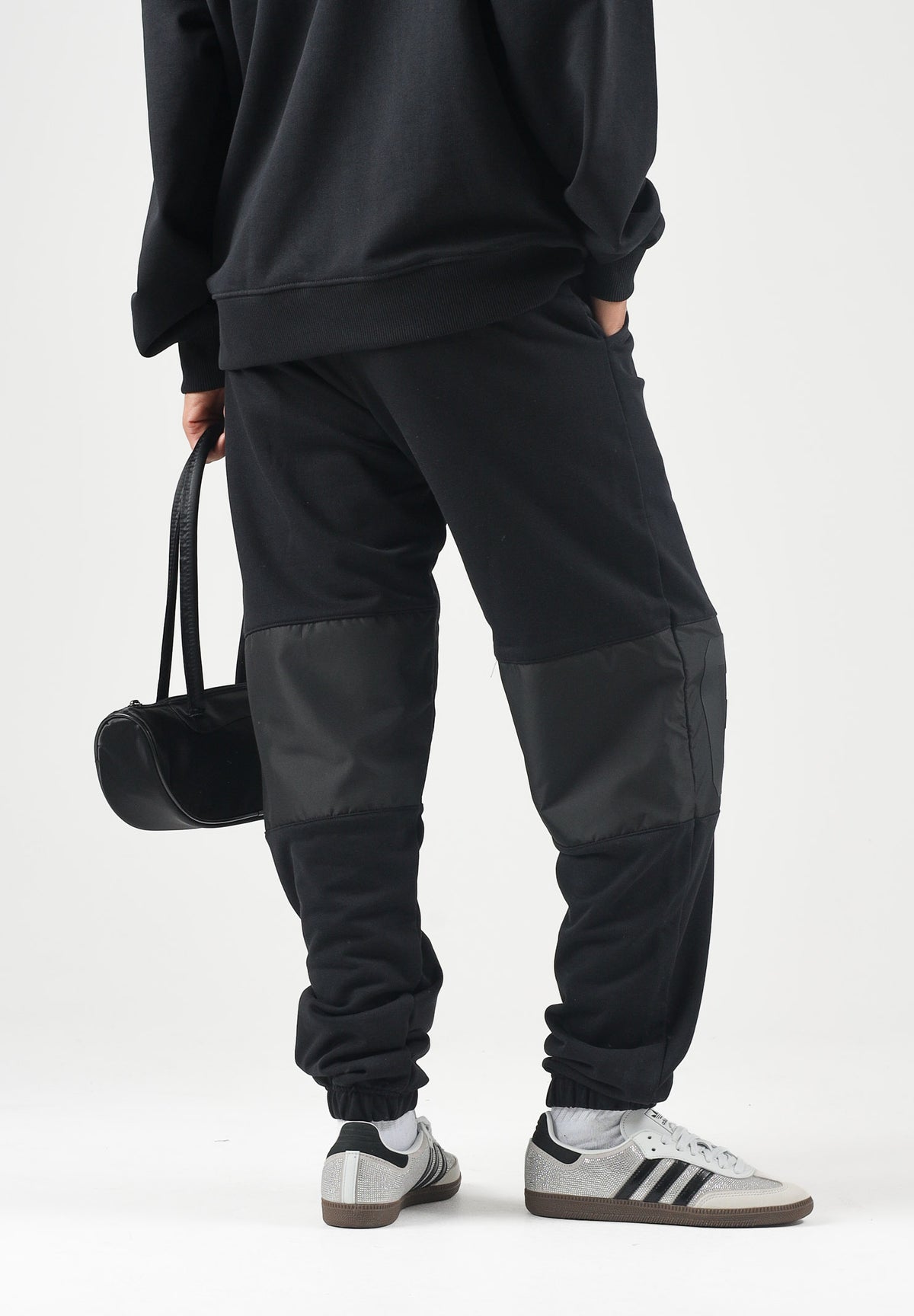 GCDS Pantaloni neri da uomo con maxi logo frontale Z0MLQI211F004 999B GCDS