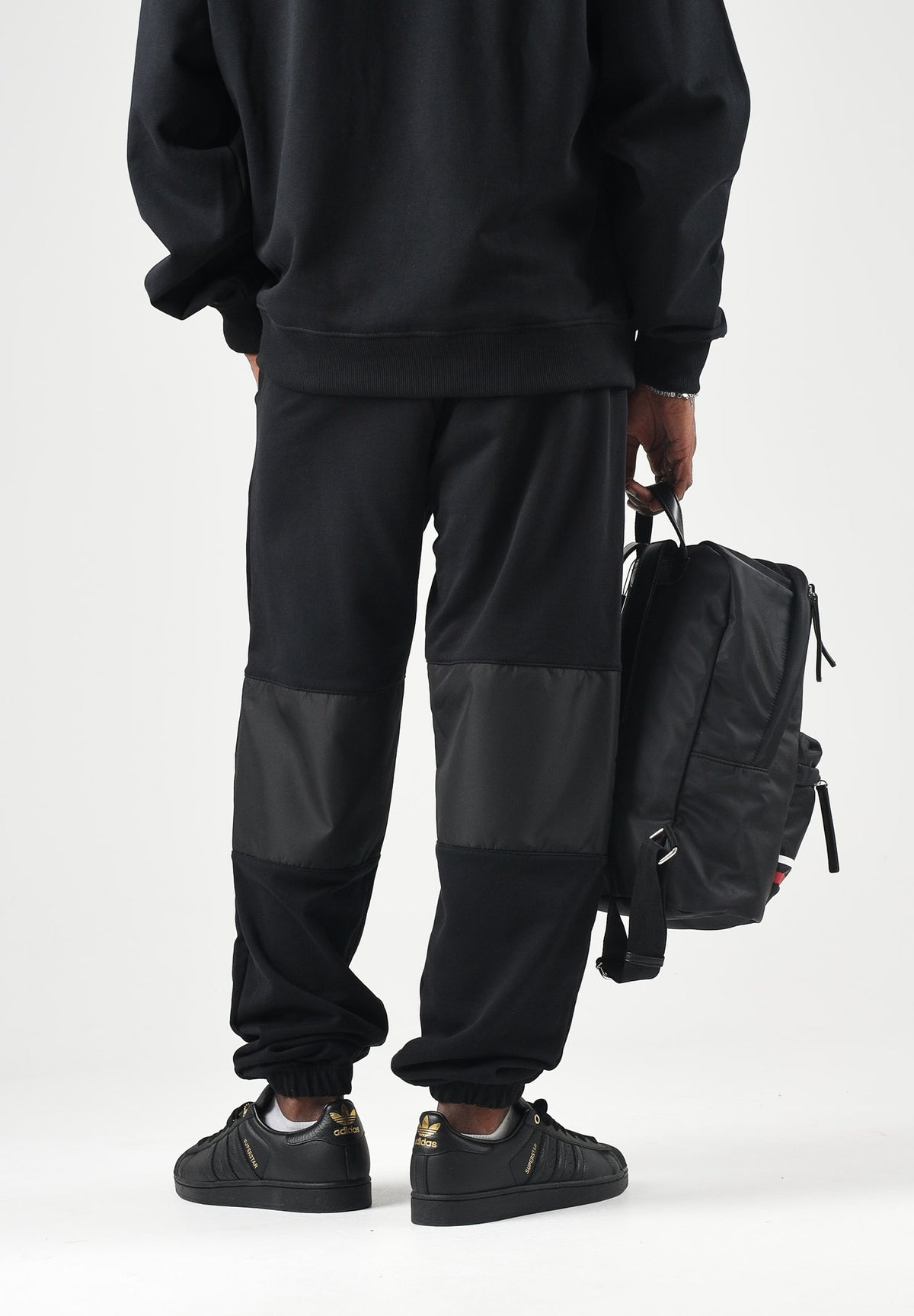 GCDS Pantaloni neri per uomo e donna con maxi logo frontale Z0MLQI211F004 999B GCDS