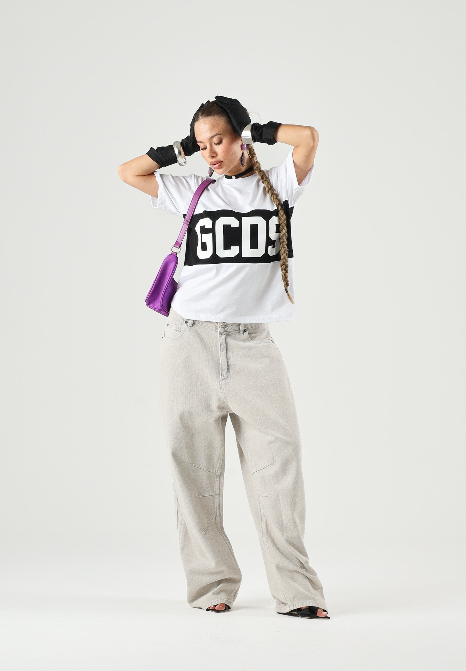 GCDS T-shirt manica corta bianca e nera, per donna, ragazzi e bambini con stampa logo centrale Z0UJQC585J105 157B GCDS