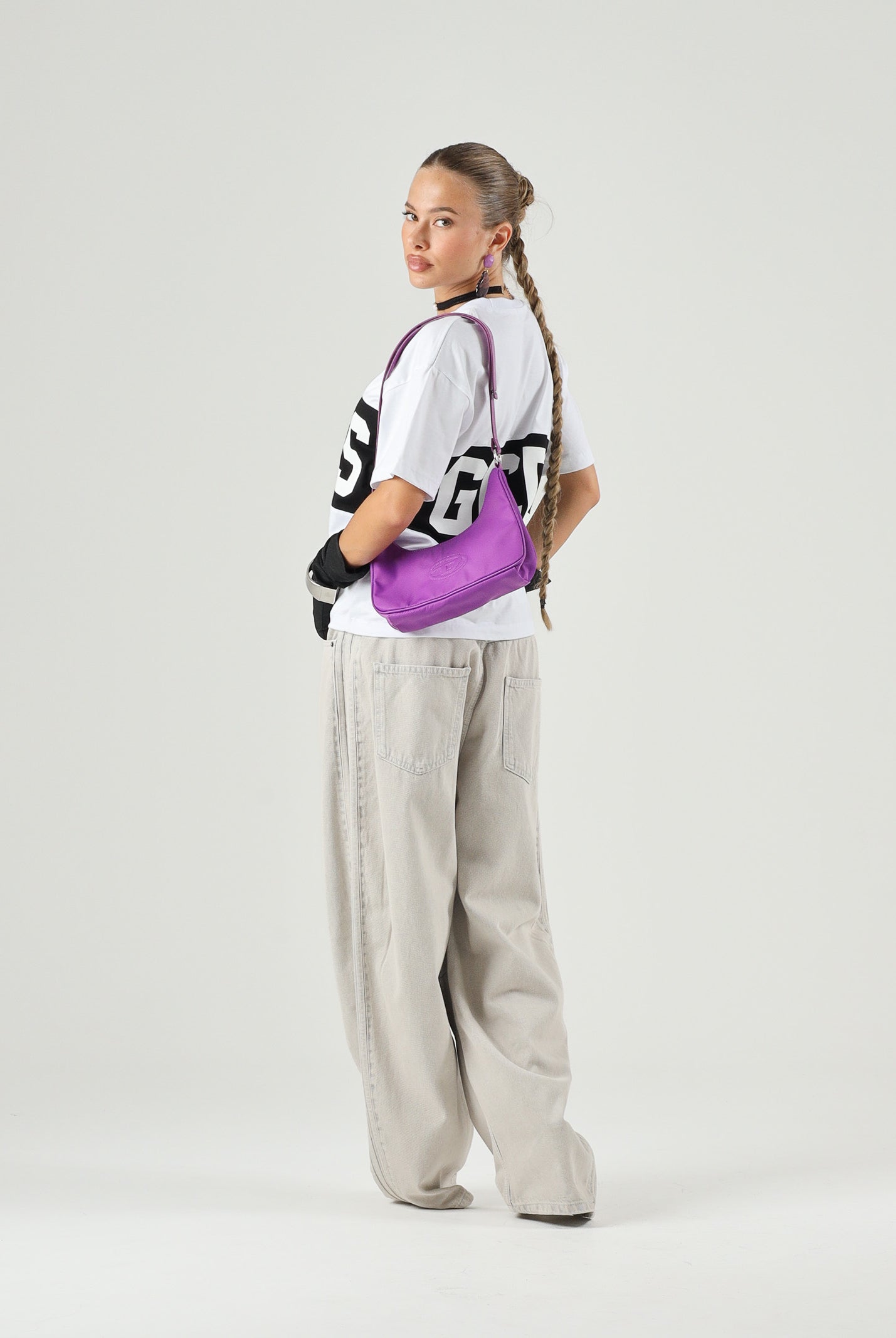 GCDS T-shirt manica corta bianca e nera, per donna, ragazzi e bambini con stampa logo centrale Z0UJQC585J105 157B GCDS