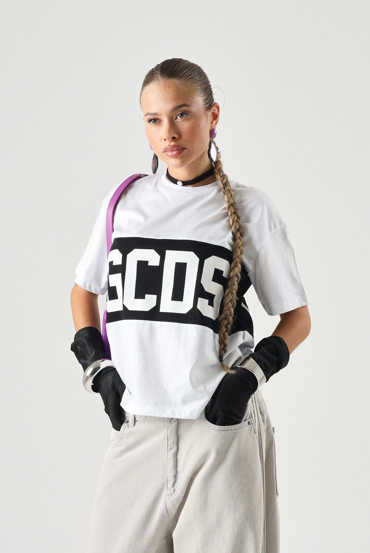 GCDS T-shirt manica corta bianca e nera, per donna, ragazzi e bambini con stampa logo centrale Z0UJQC585J105 157B GCDS