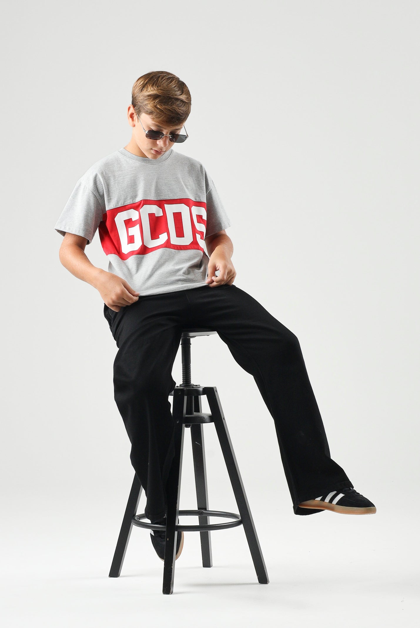 GCDS T-shirt manica corta neutro grigio-rosso per donna, ragazzi e bambini con maxi logo iconico Z0UJQC585J105 953R GCDS