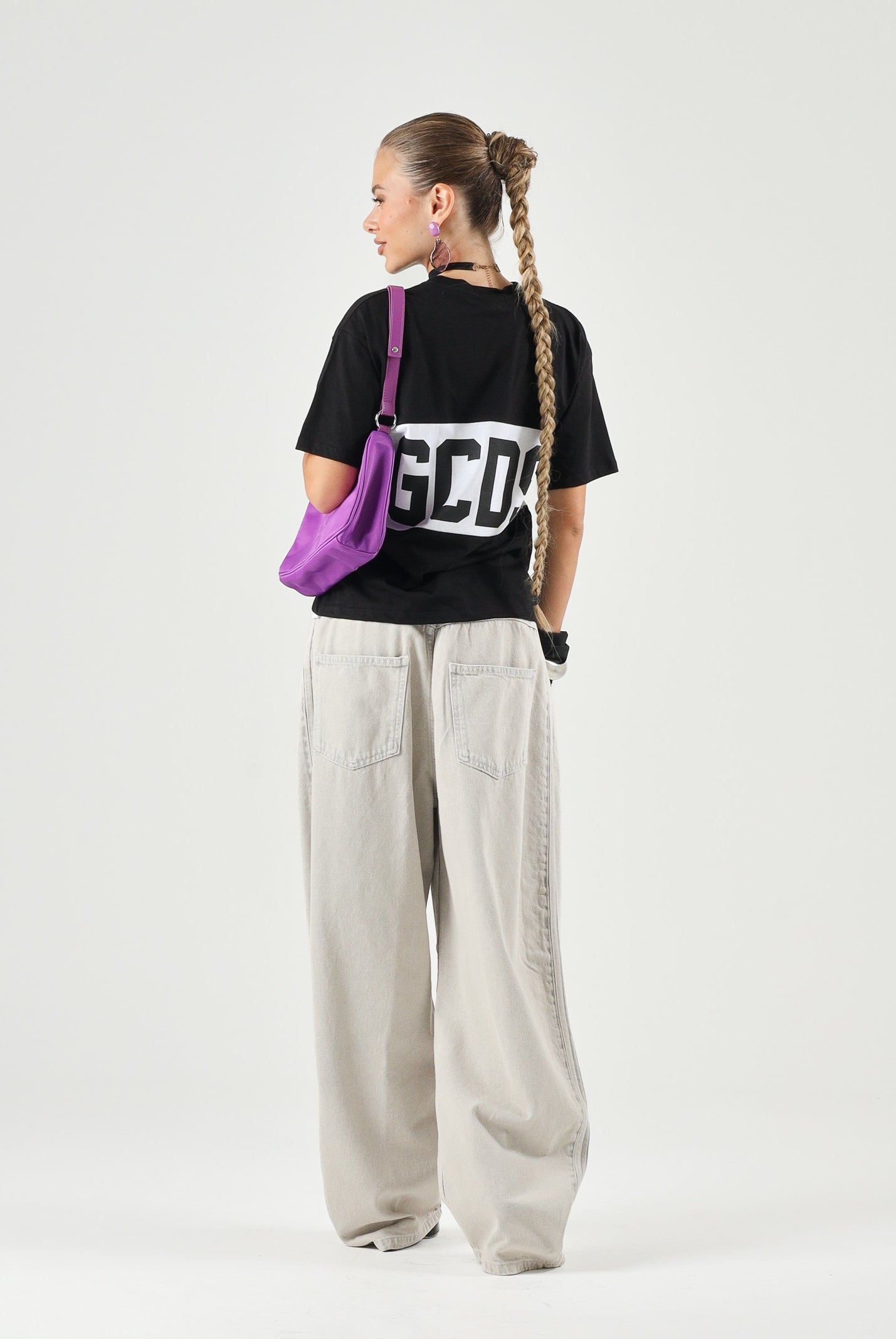GCDS T-shirt a manica corta nera e bianca per donna, ragazzi e bambini con stampa logo Z0UJQC585J105 999A GCDS