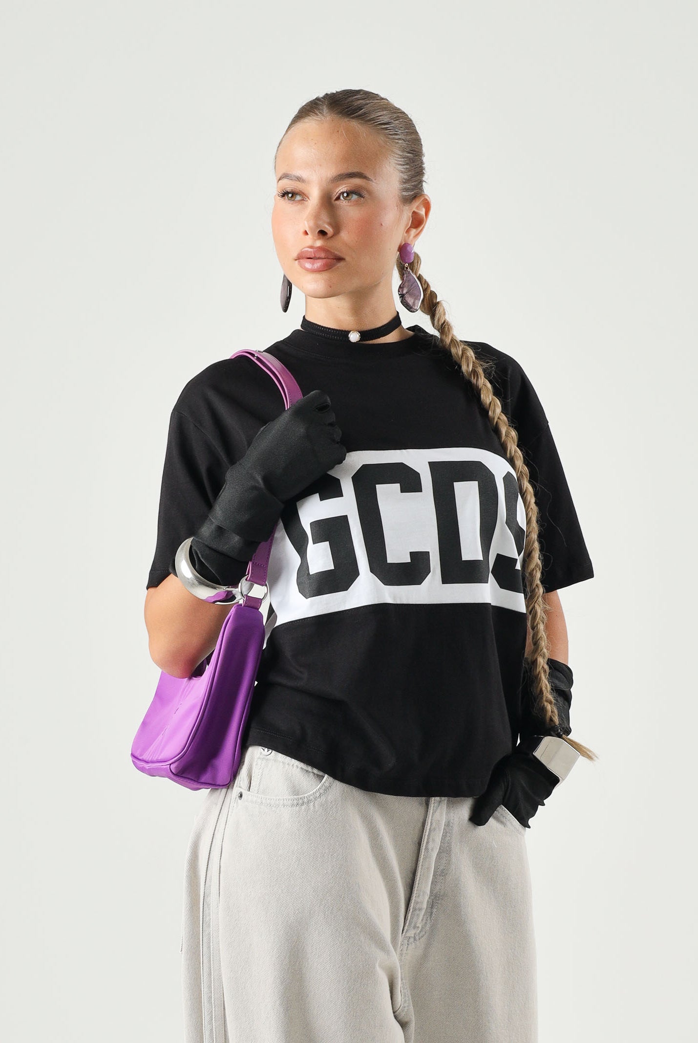 GCDS T-shirt a manica corta nera e bianca per donna, ragazzi e bambini con stampa logo Z0UJQC585J105 999A GCDS