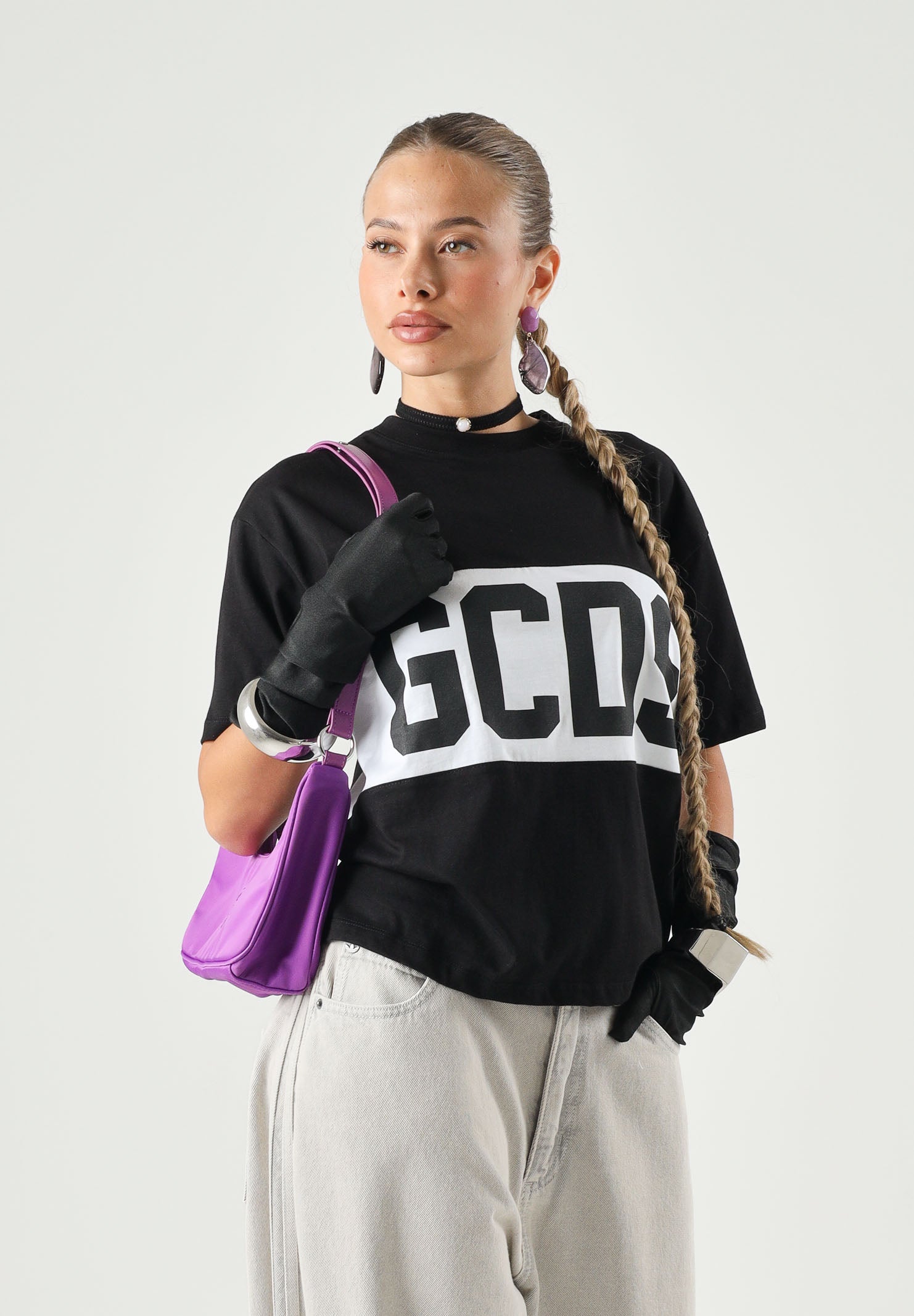GCDS T-shirt a manica corta nera e bianca per donna, ragazzi e bambini con stampa logo Z0UJQC585J105 999A GCDS