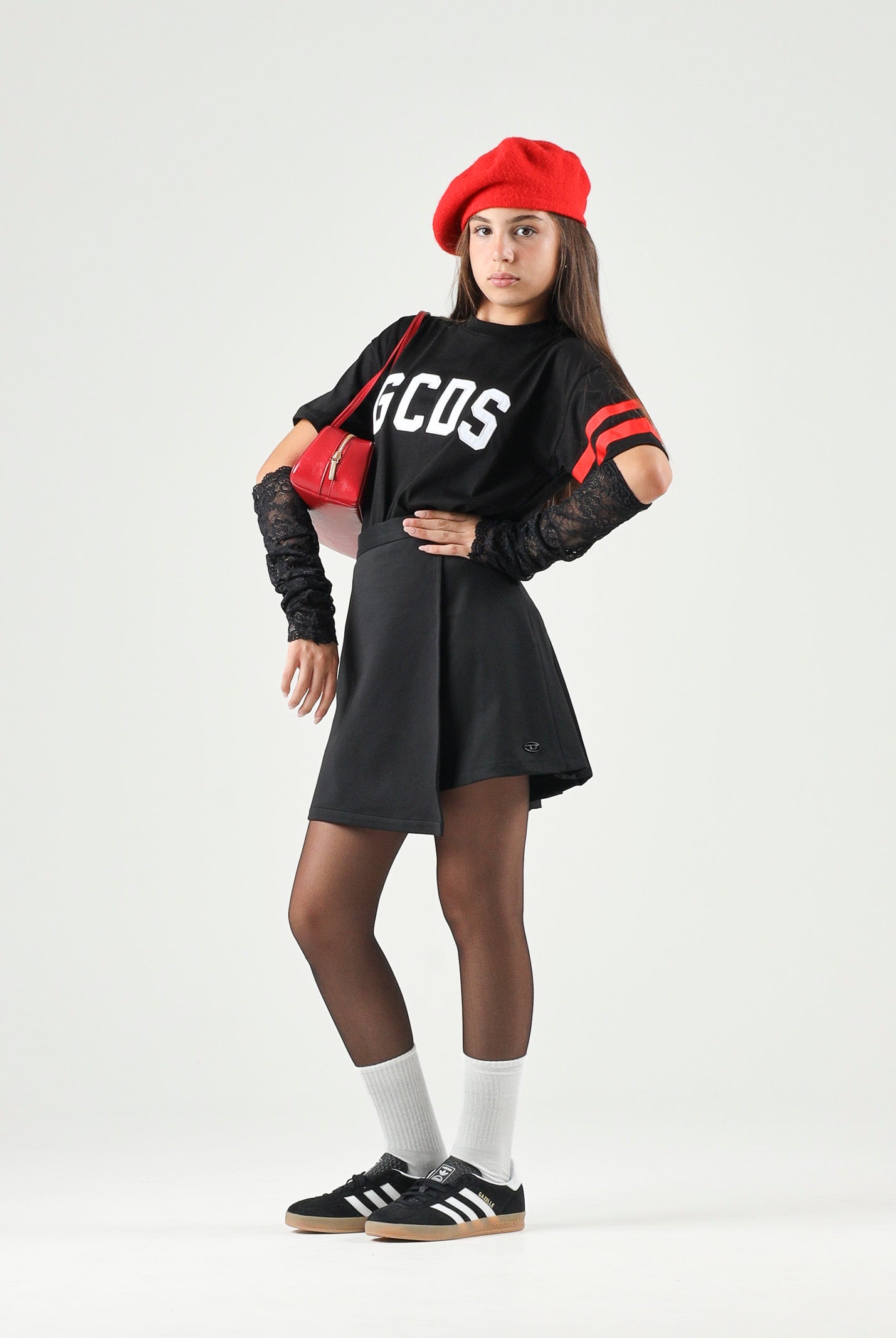 GCDS T-shirt manica corta LOGO Black-Red per donna, ragazzi e bambini Z0UJQC592J105 999R GCDS