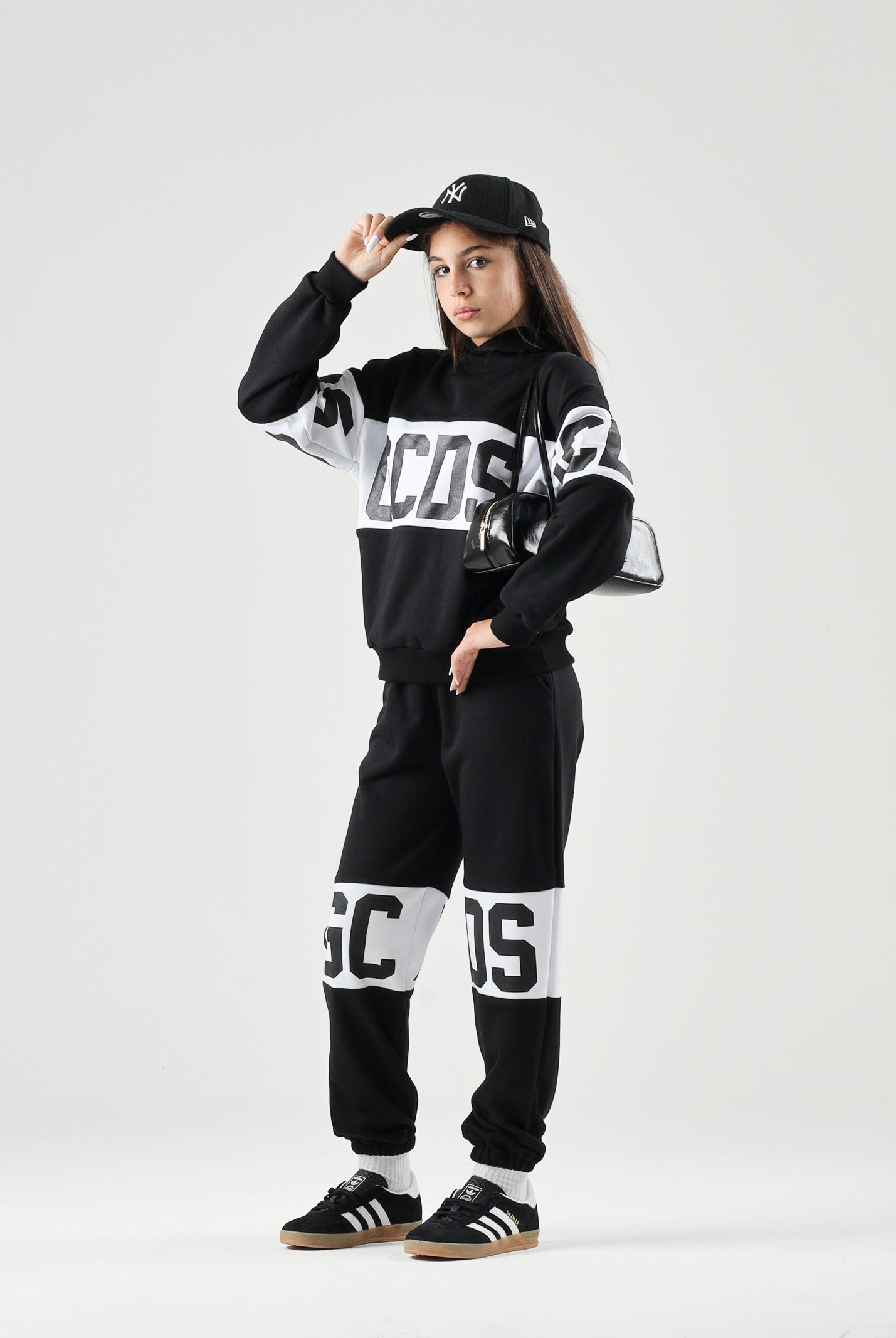 GCDS Felpa con cappuccio Band Logo black-white, nera e bianca per donna, ragazzi e bambini con logo iconico Z0UJQE583F004 999A GCDS