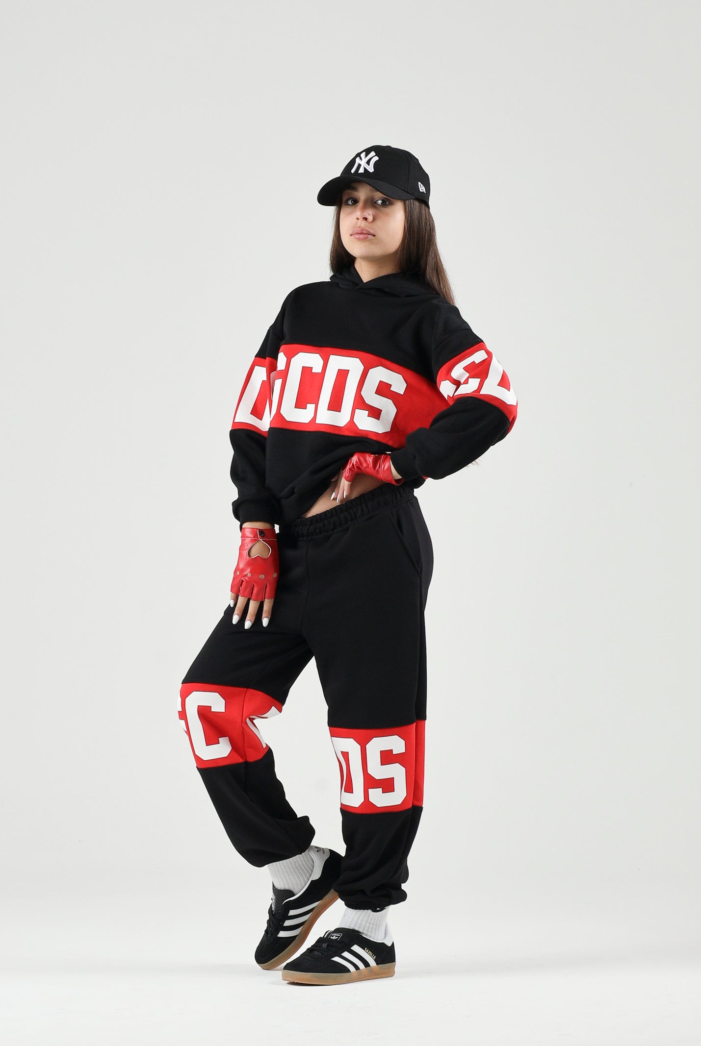 GCDS Felpa con cappuccio nera/rossa per donna, ragazzi e bambini con logo iconico Z0UJQE583F004 999R GCDS