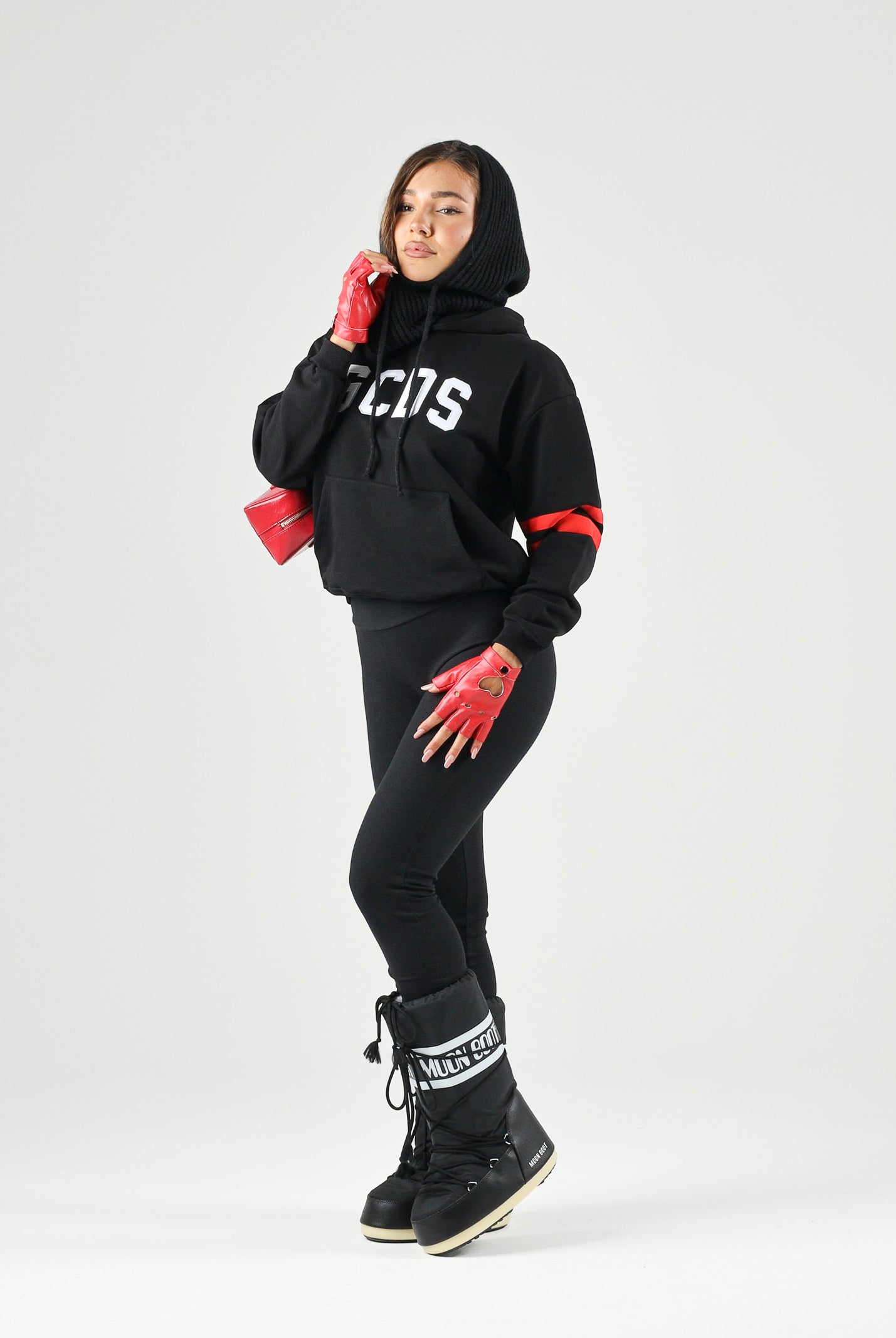GCDS Felpa con cappuccio nera per donna, ragazzi e bambini con logo centrale Z0UJQE590F004 999R GCDS