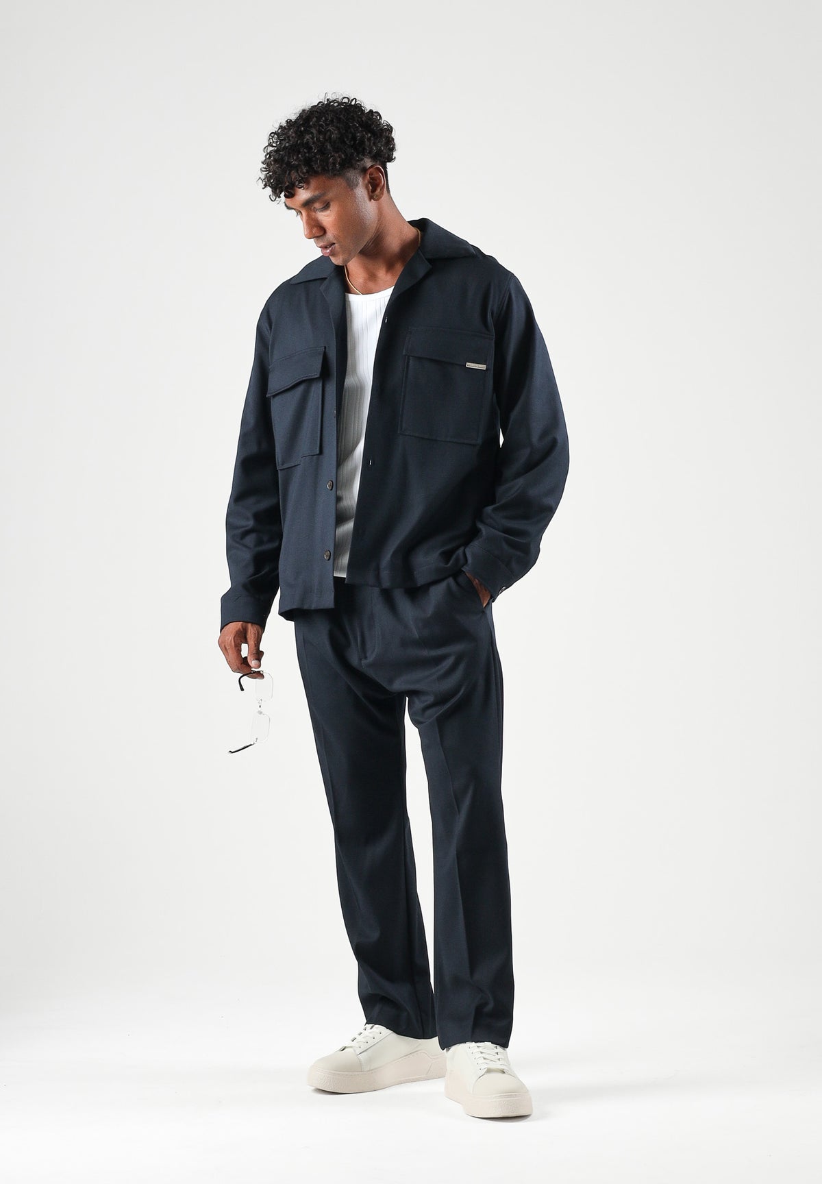 I'M BRIAN Camicia a maniche lunghe blu navy scuro da uomo , colletto classico, chiusura frontale con bottoni e tasche applicate sul petto.<BR/> CA3825 005 I'M BRIAN